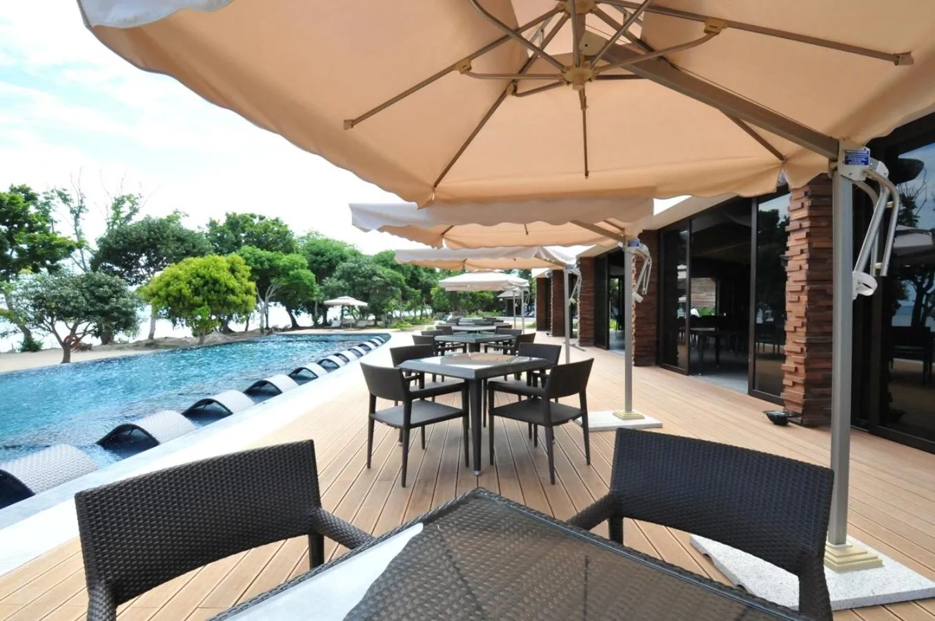 Restaurant/places to eat in Astoria Palawan