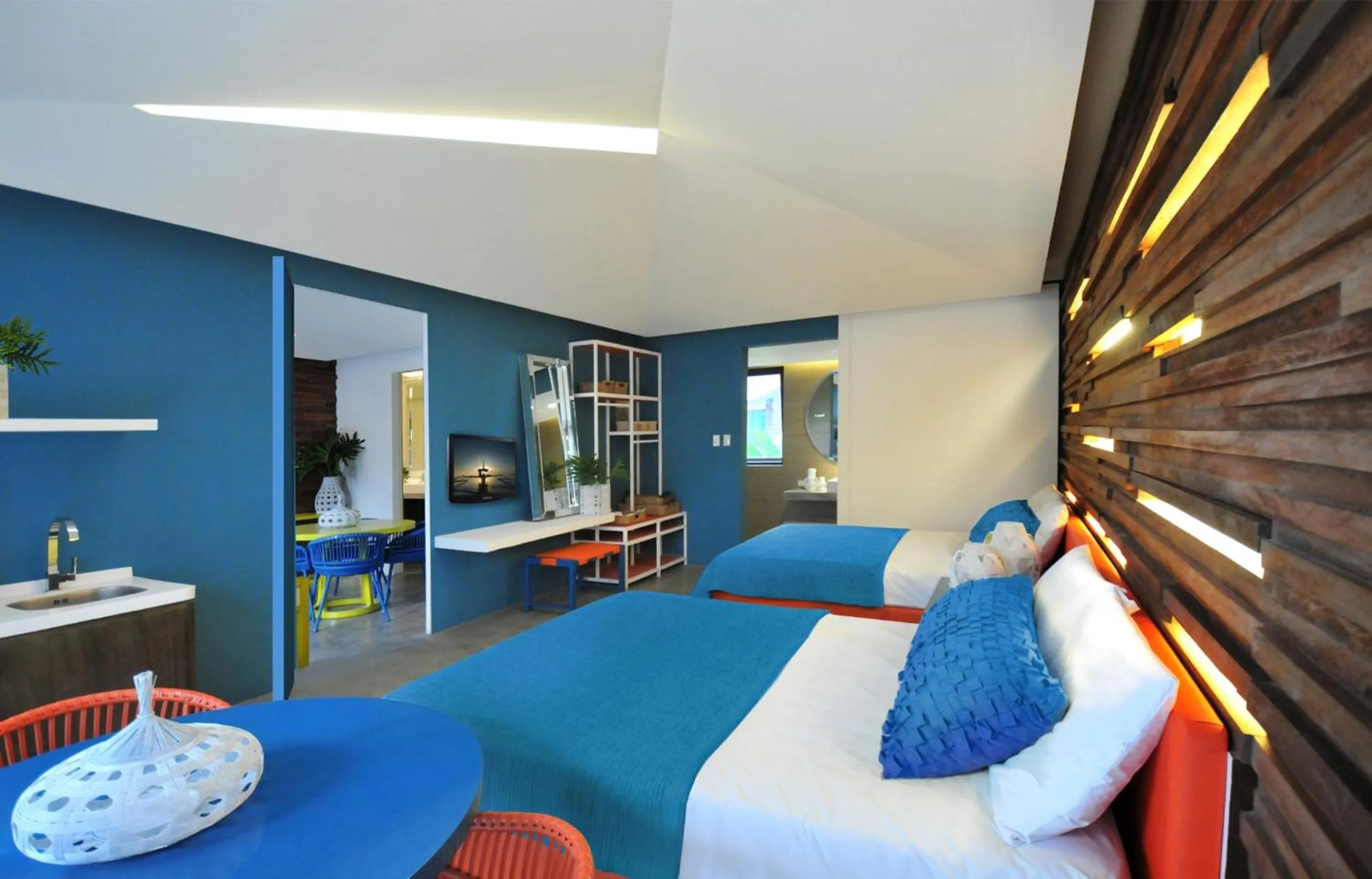 Photo of the whole room, Bed in Astoria Palawan