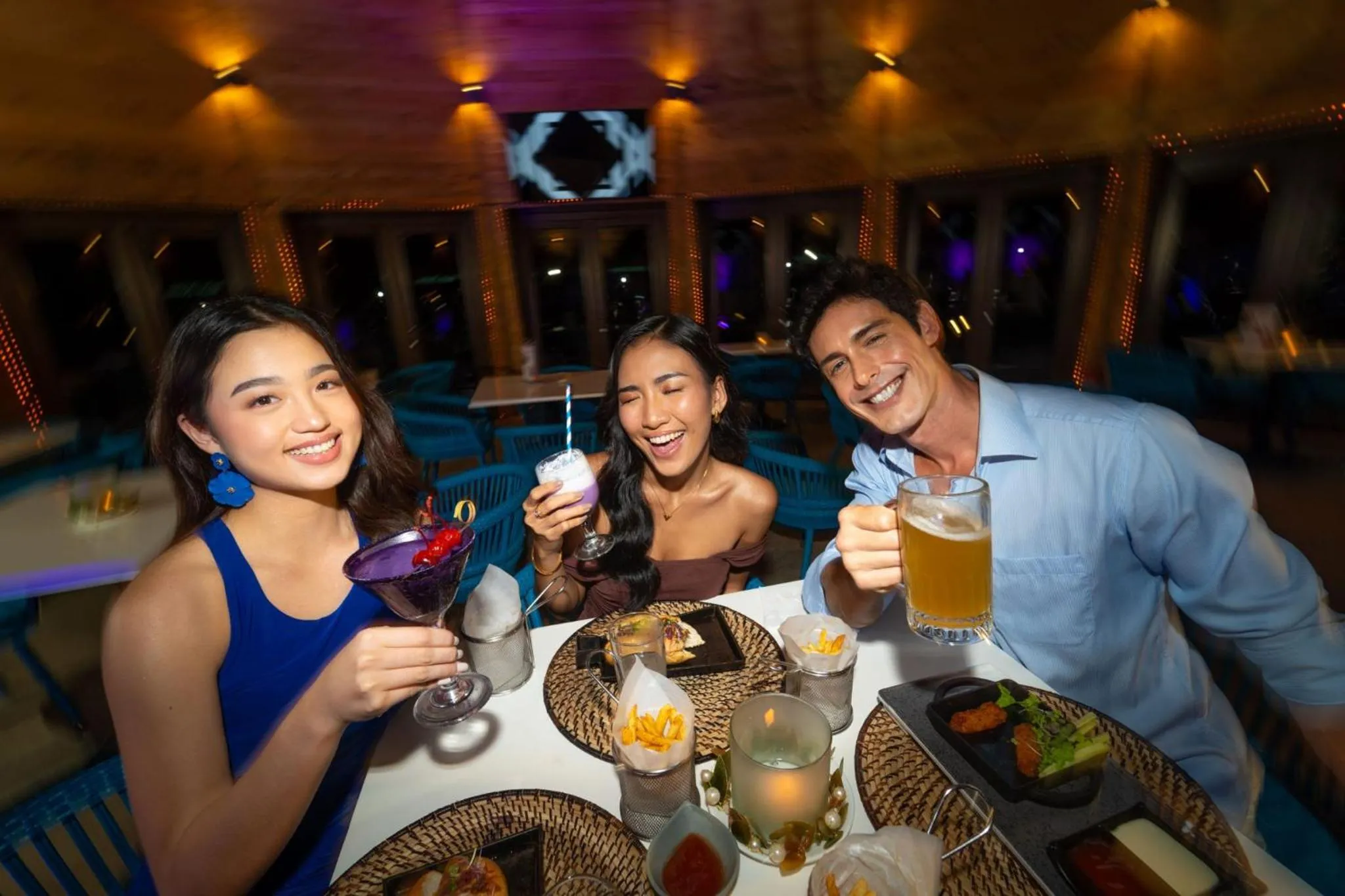 Restaurant/places to eat in Astoria Palawan