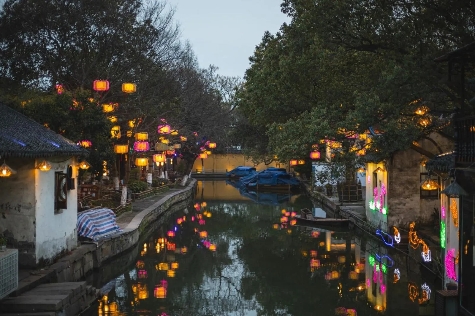 Street view in Floral Yilanxuan Zhouzhuang Hotel