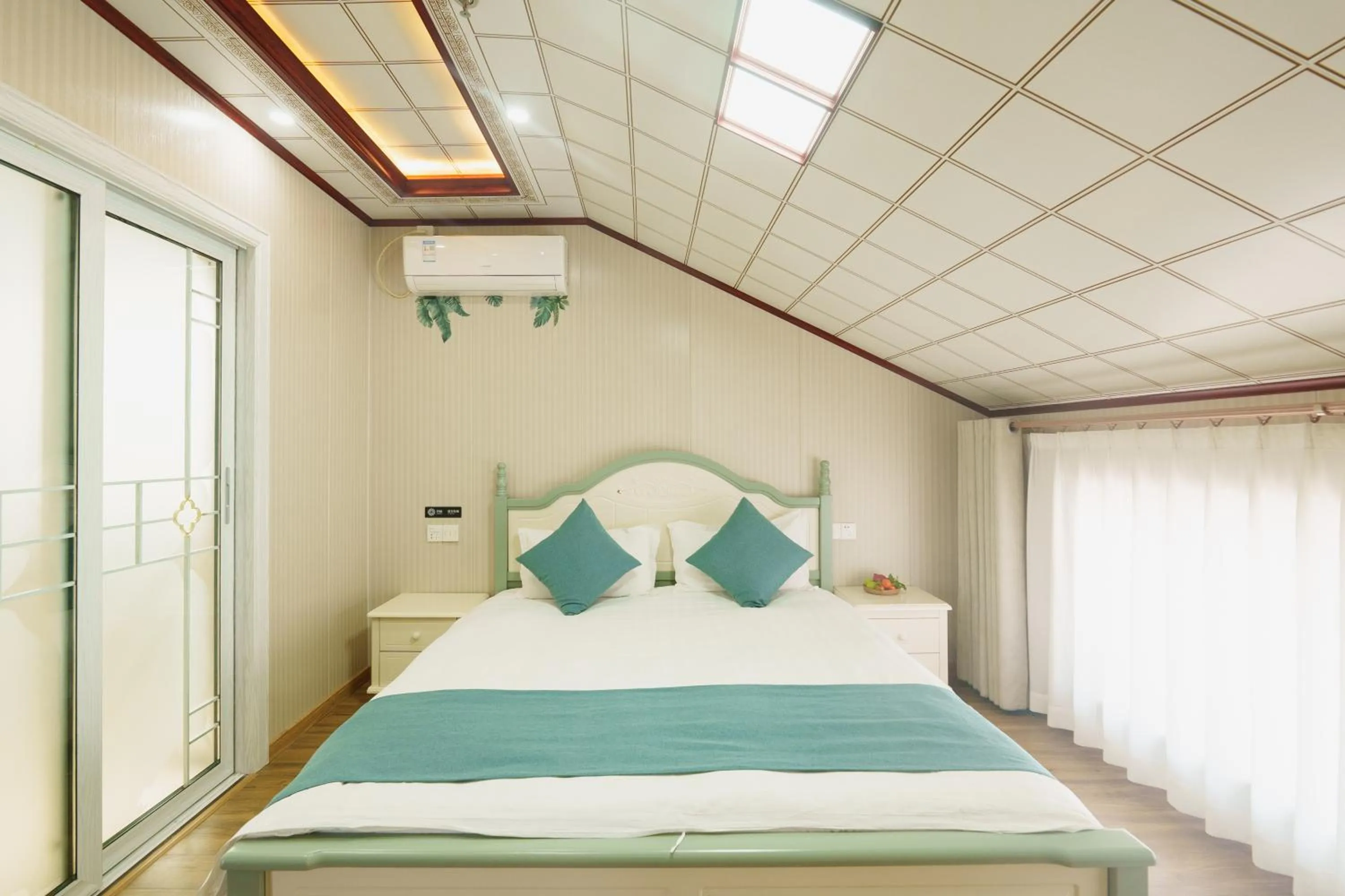 Bed in Floral Yilanxuan Zhouzhuang Hotel