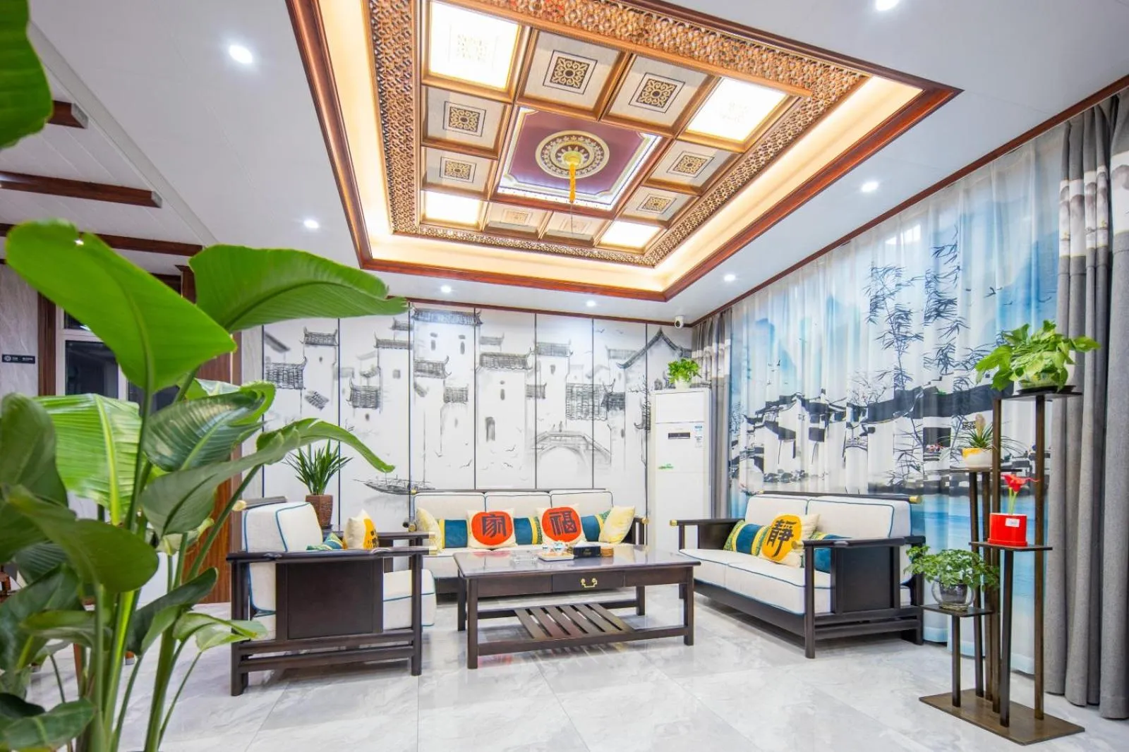 Living room in Floral Yilanxuan Zhouzhuang Hotel