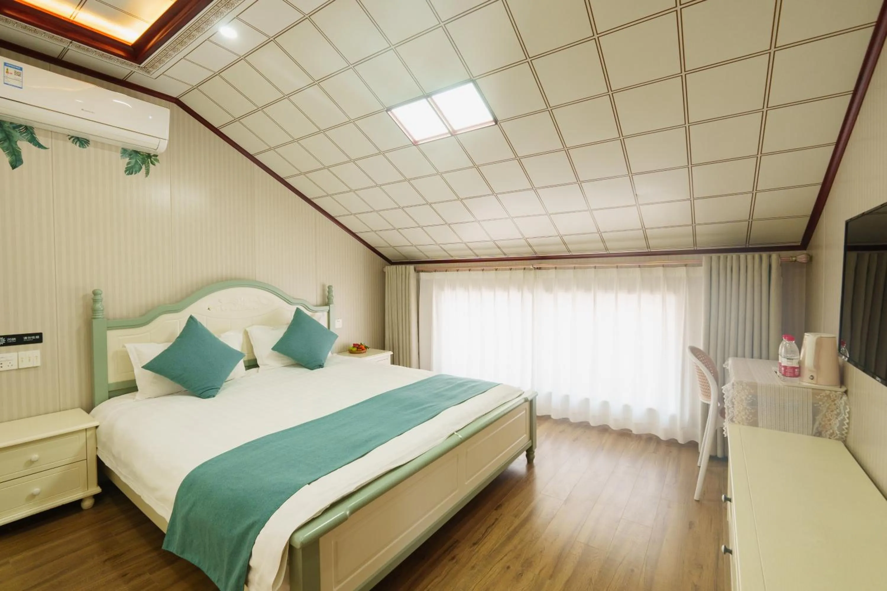 Bed in Floral Yilanxuan Zhouzhuang Hotel