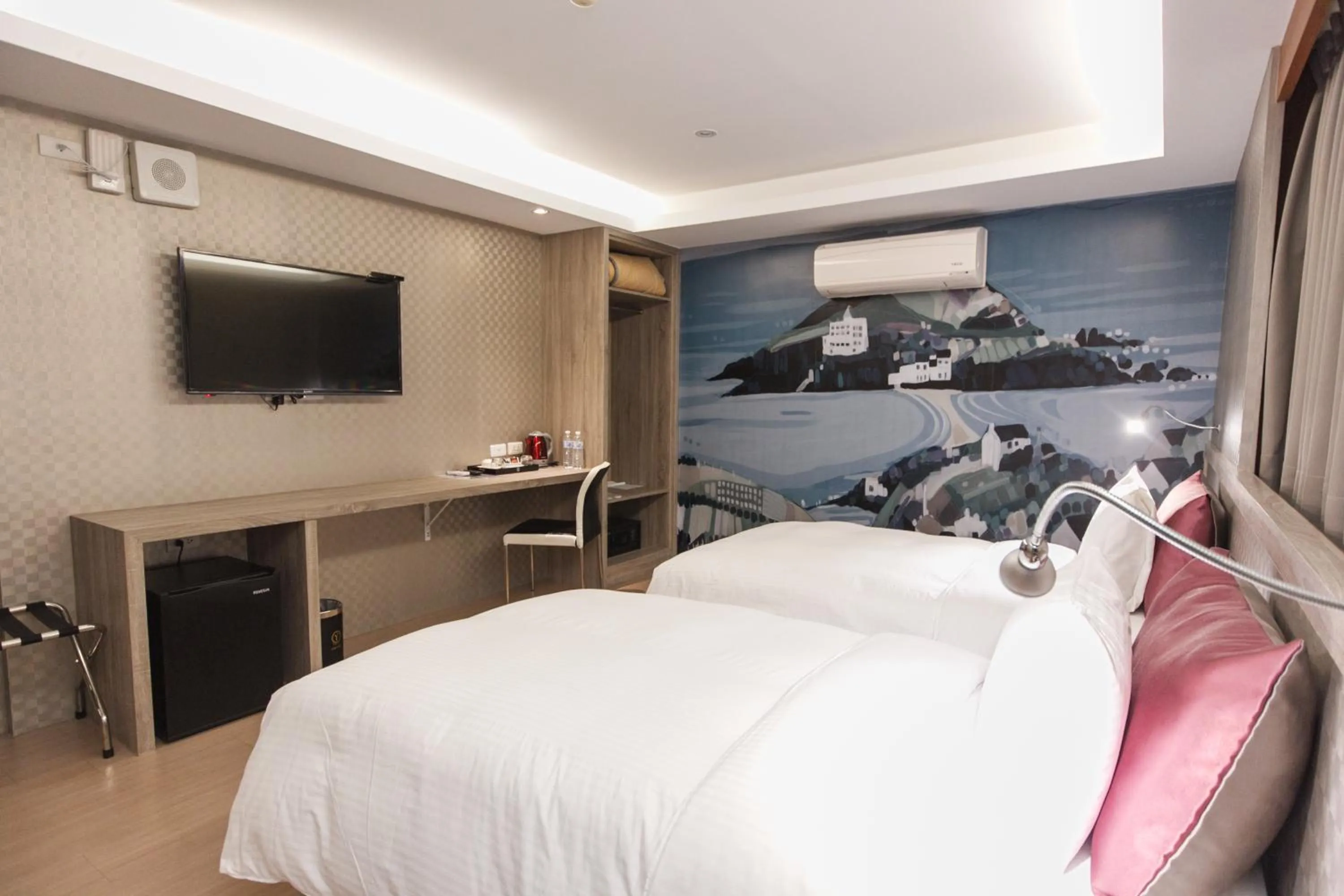 Photo of the whole room, Bed in Yuhao Hotel - Hsinchu Branch