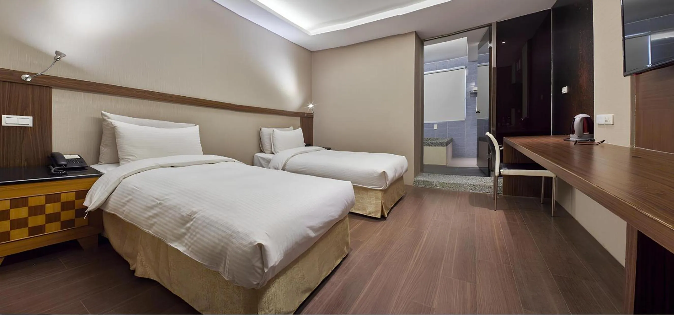 Photo of the whole room, Bed in Yuhao Hotel - Hsinchu Branch
