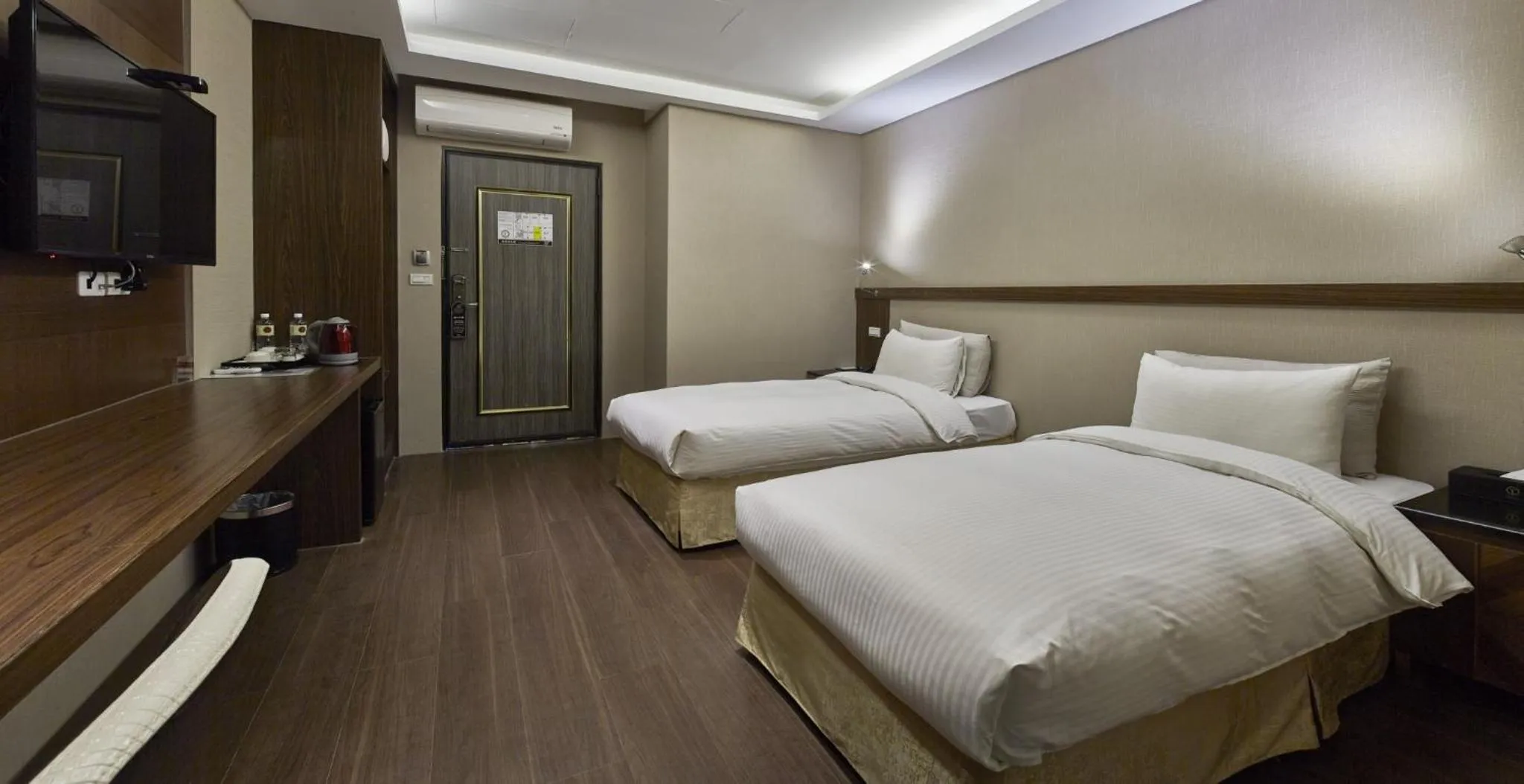 Photo of the whole room, Bed in Yuhao Hotel - Hsinchu Branch