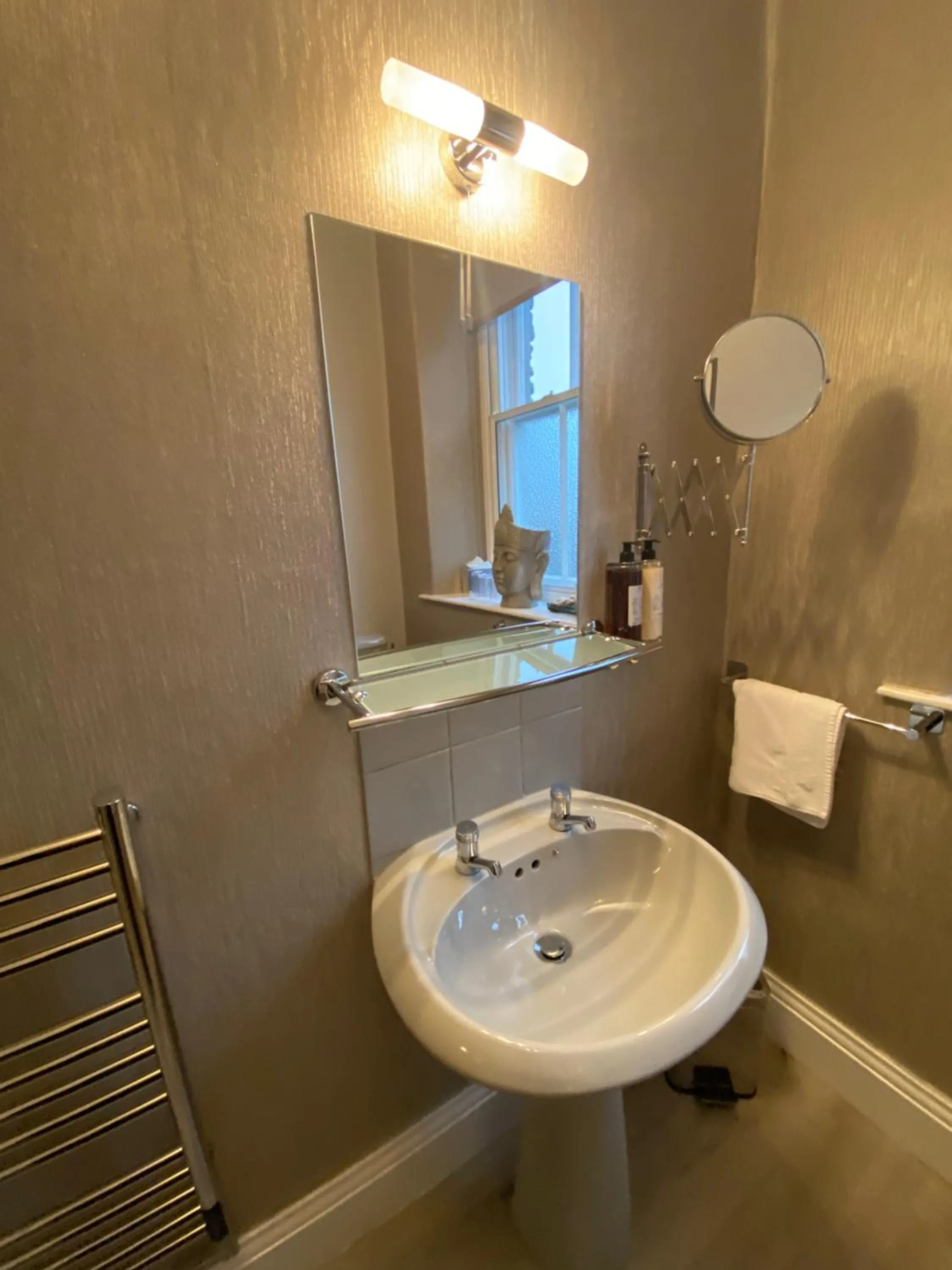 Bathroom in Merewyke Boutique Family Apartment Sleeps 4 , Only 5 Minutes Walk To Lake Windermere