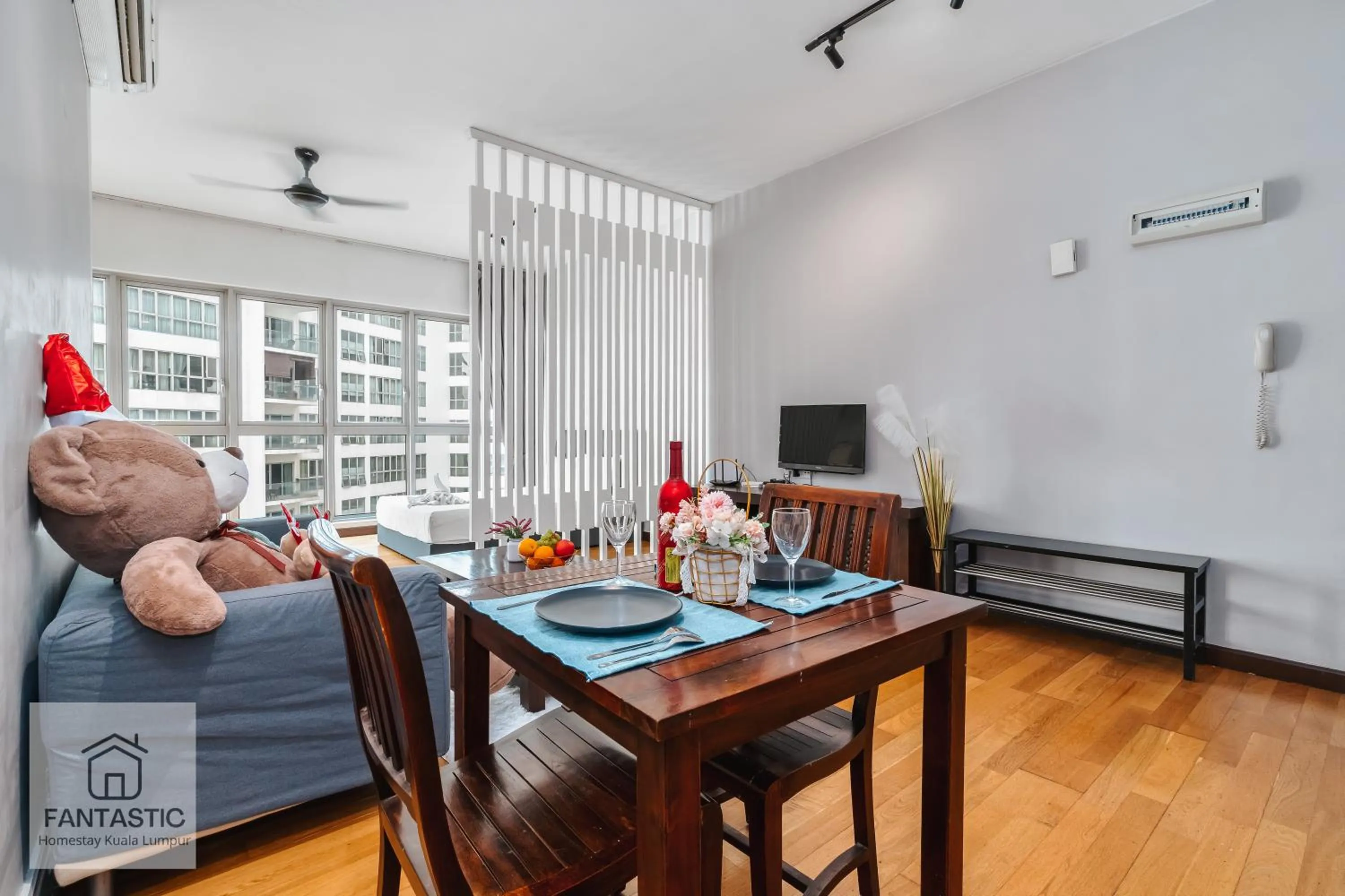 Regalia Residence @ KLCC View Sky Pool by KC