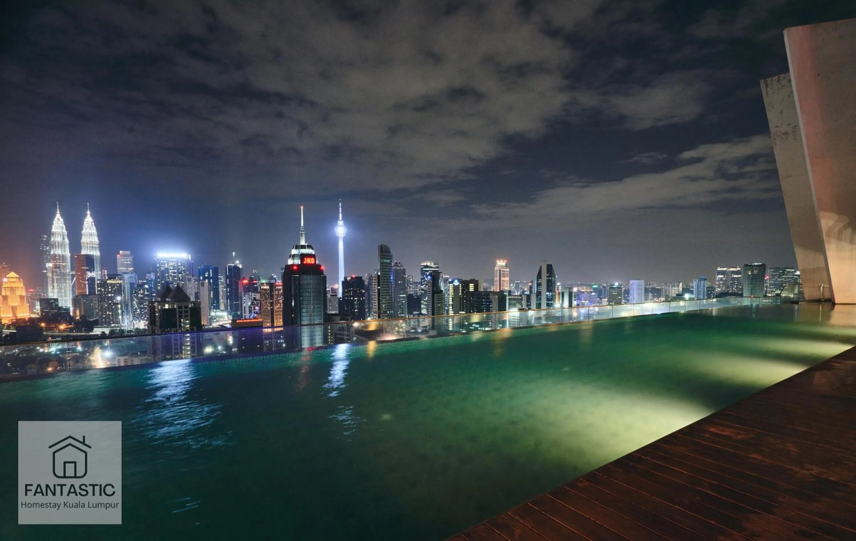 Swimming pool in Regalia Residence @ KLCC View Sky Pool by KC