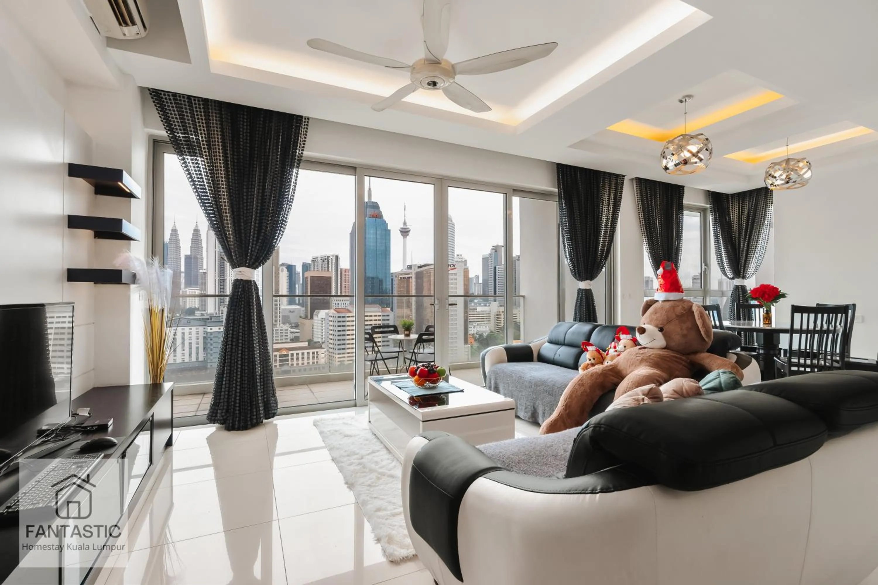 Regalia Residence @ KLCC View Sky Pool by KC