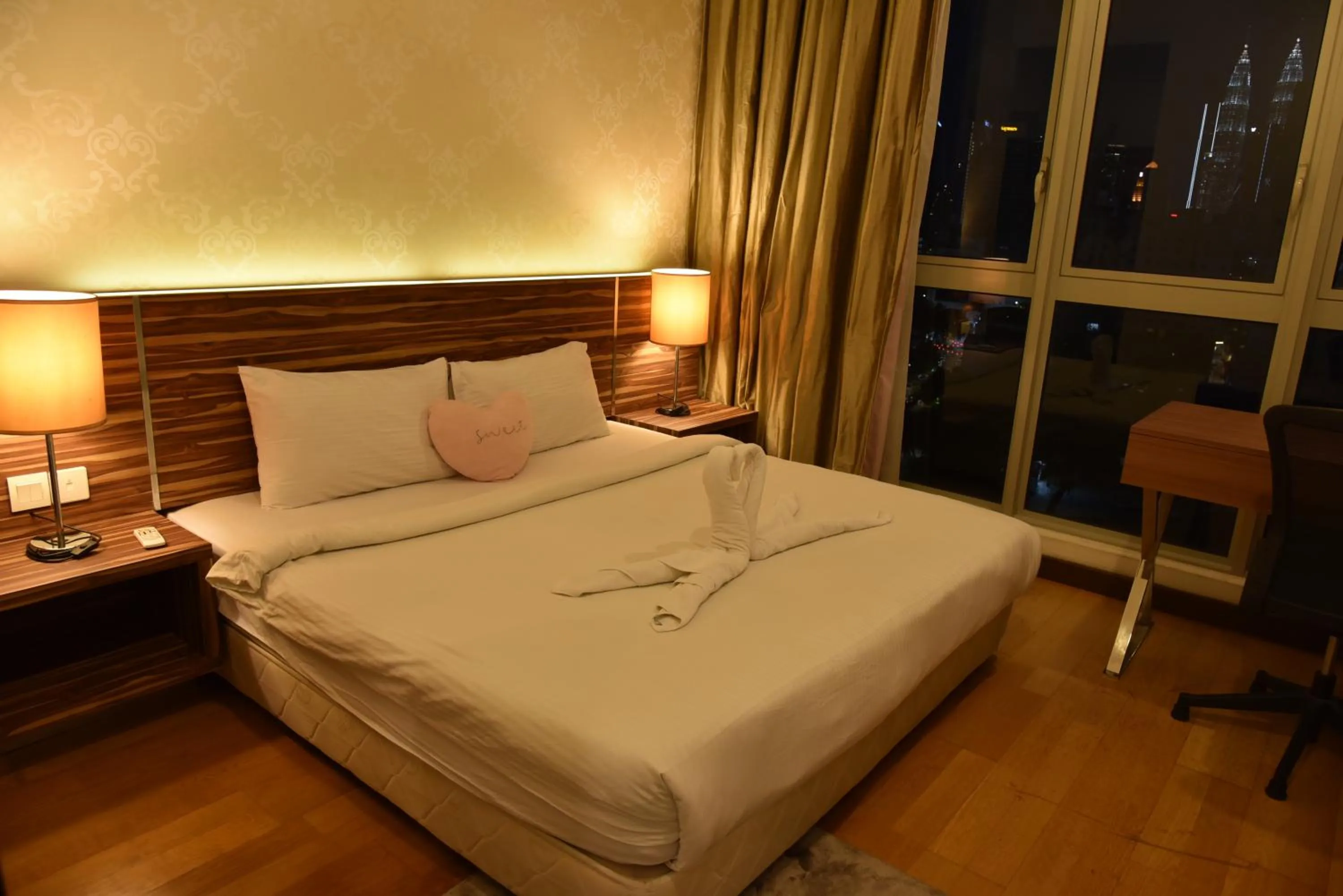 Bed in Regalia Residence @ KLCC View Sky Pool by KC