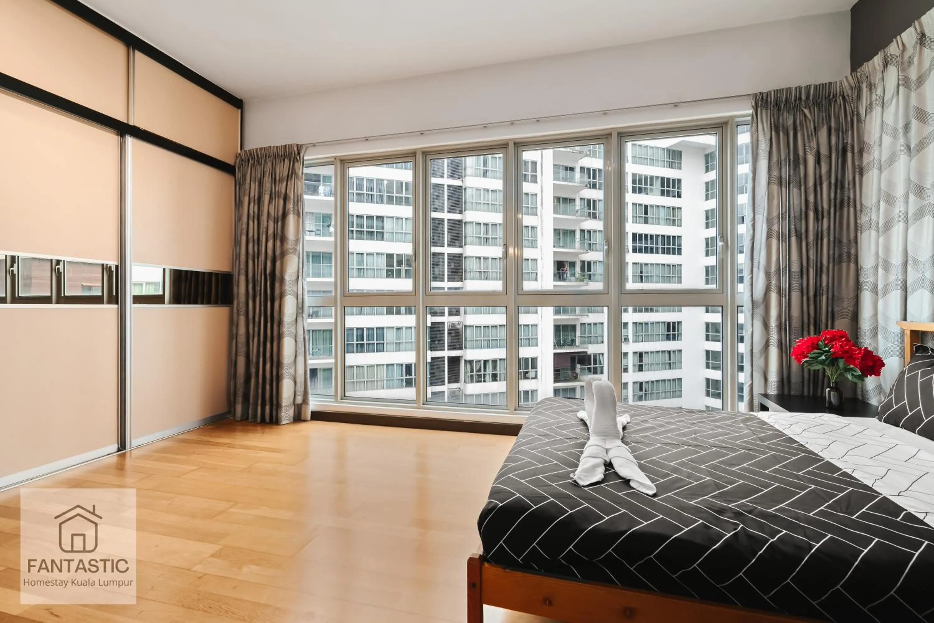 Bed in Regalia Residence @ KLCC View Sky Pool by KC