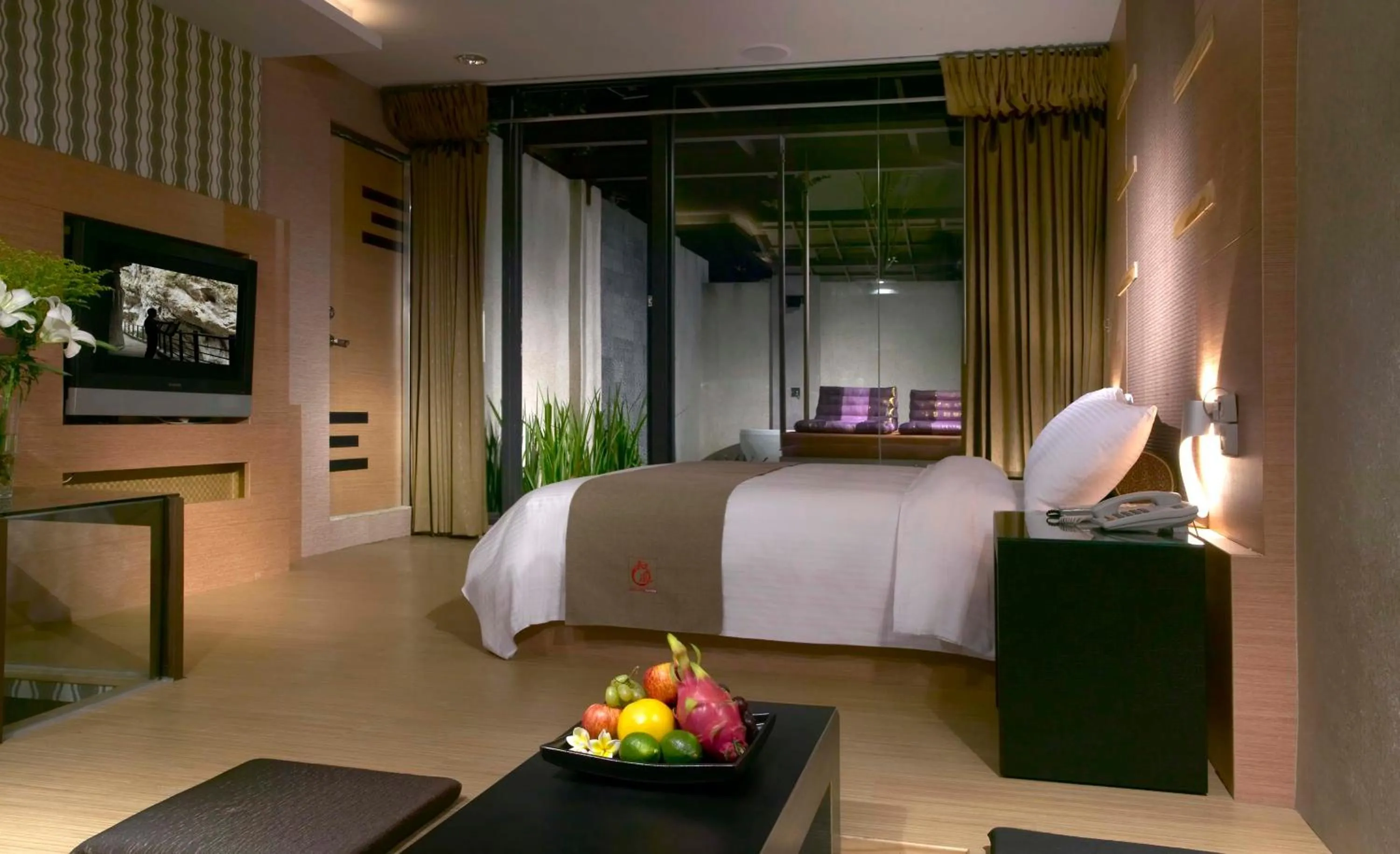 Photo of the whole room, Bed in Hofi Villa