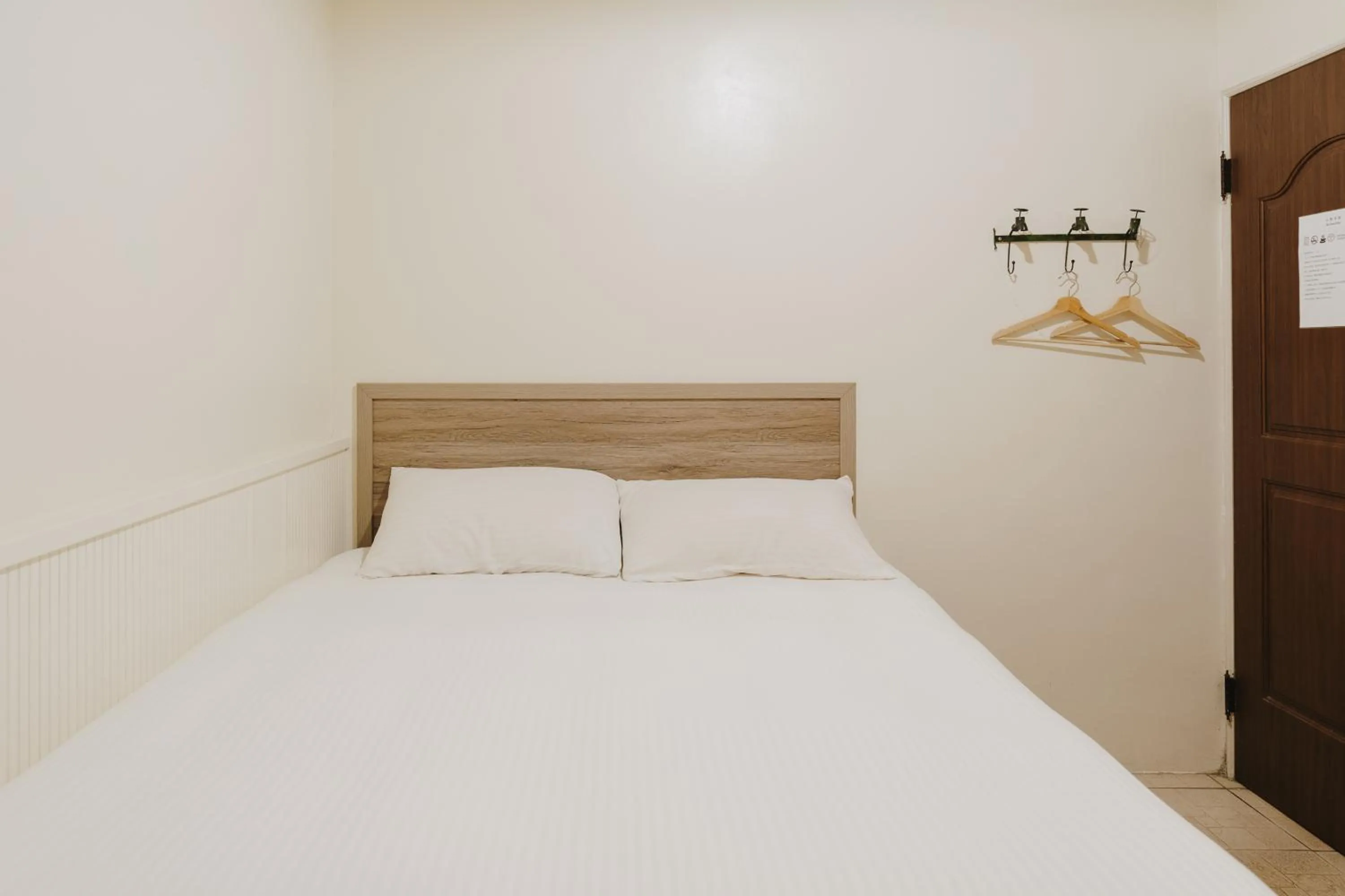 Photo of the whole room, Bed in Mountain Traveler Inn