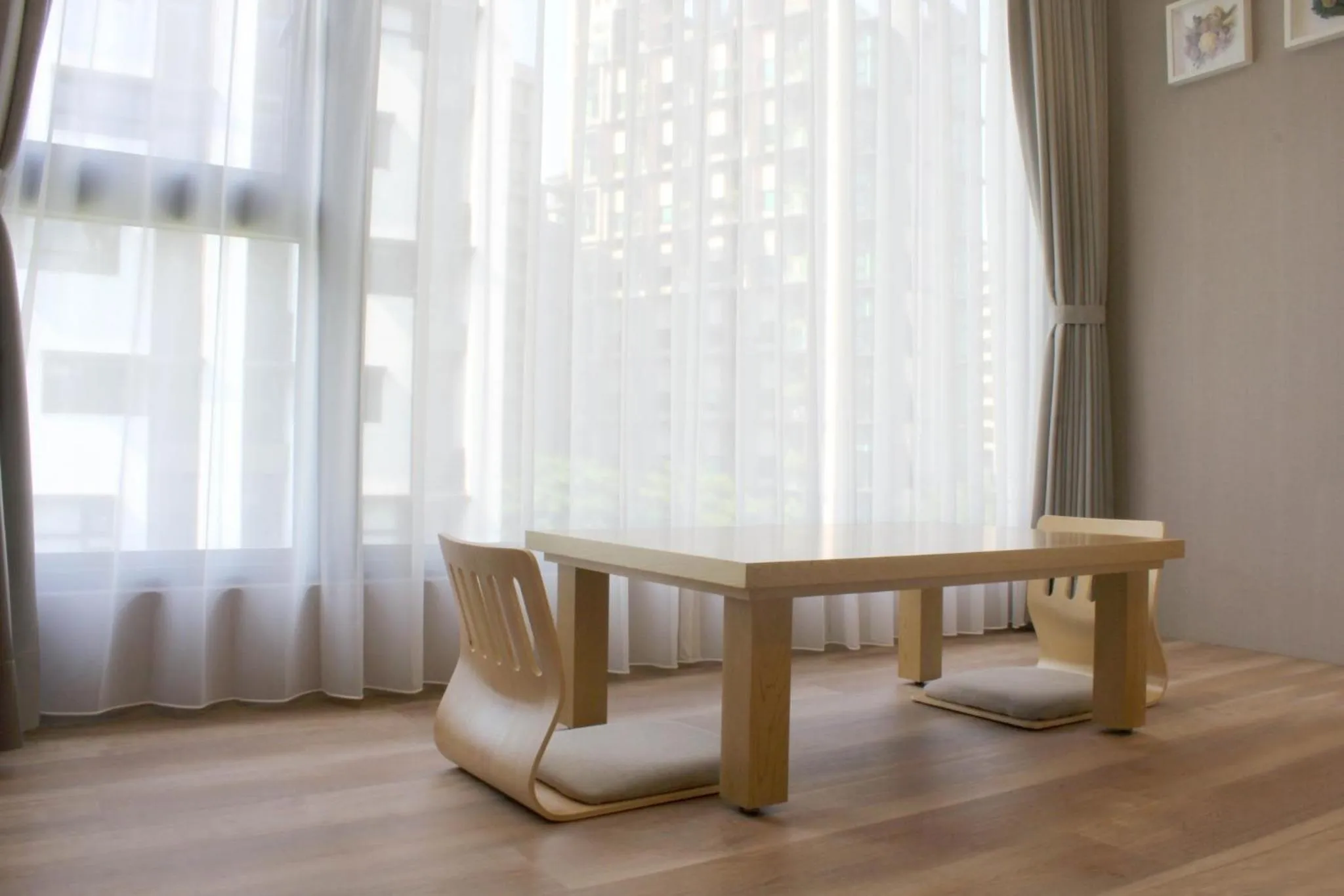 Seating area in Gamalan FL Spring Hotel