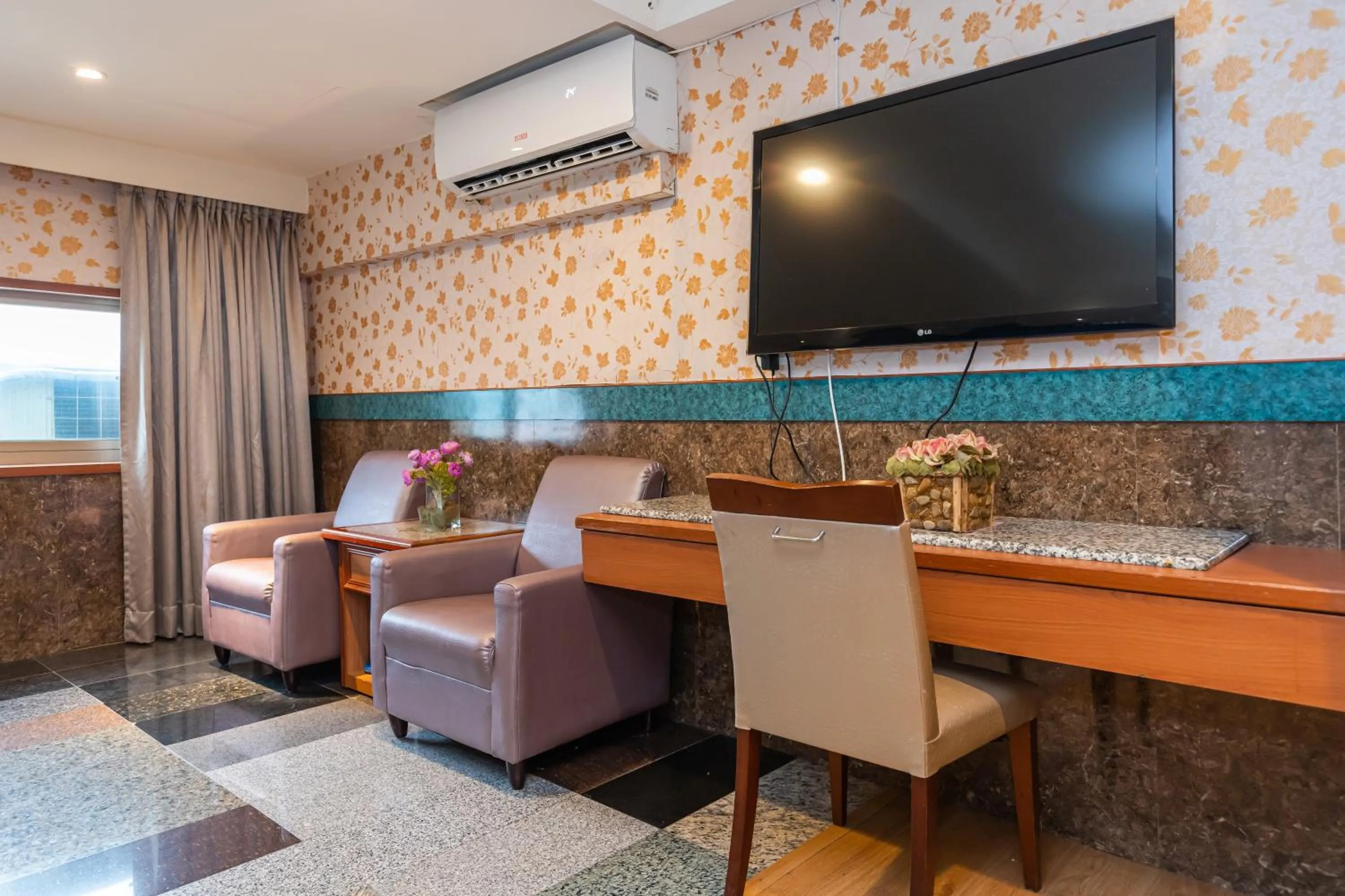 TV and multimedia in Yi Pin Business Hotel