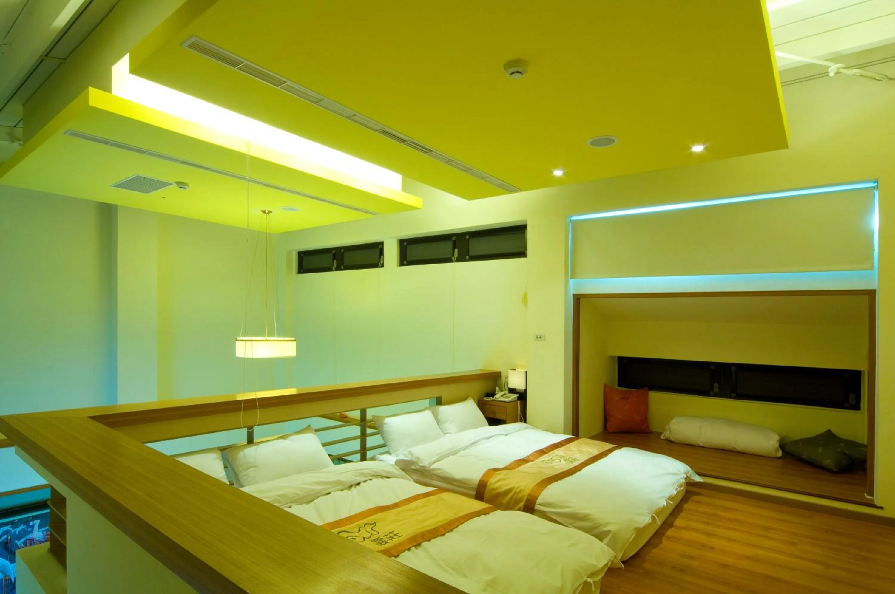 Seating area, Bed in Schokolake Country House