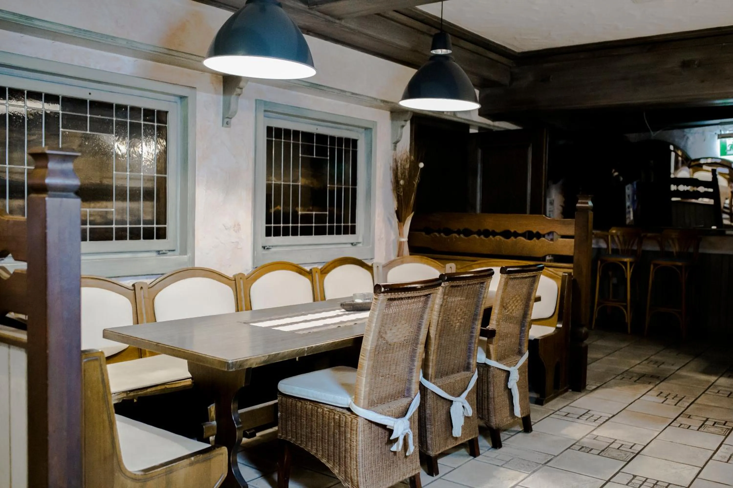 Restaurant/places to eat in Bach Hotel