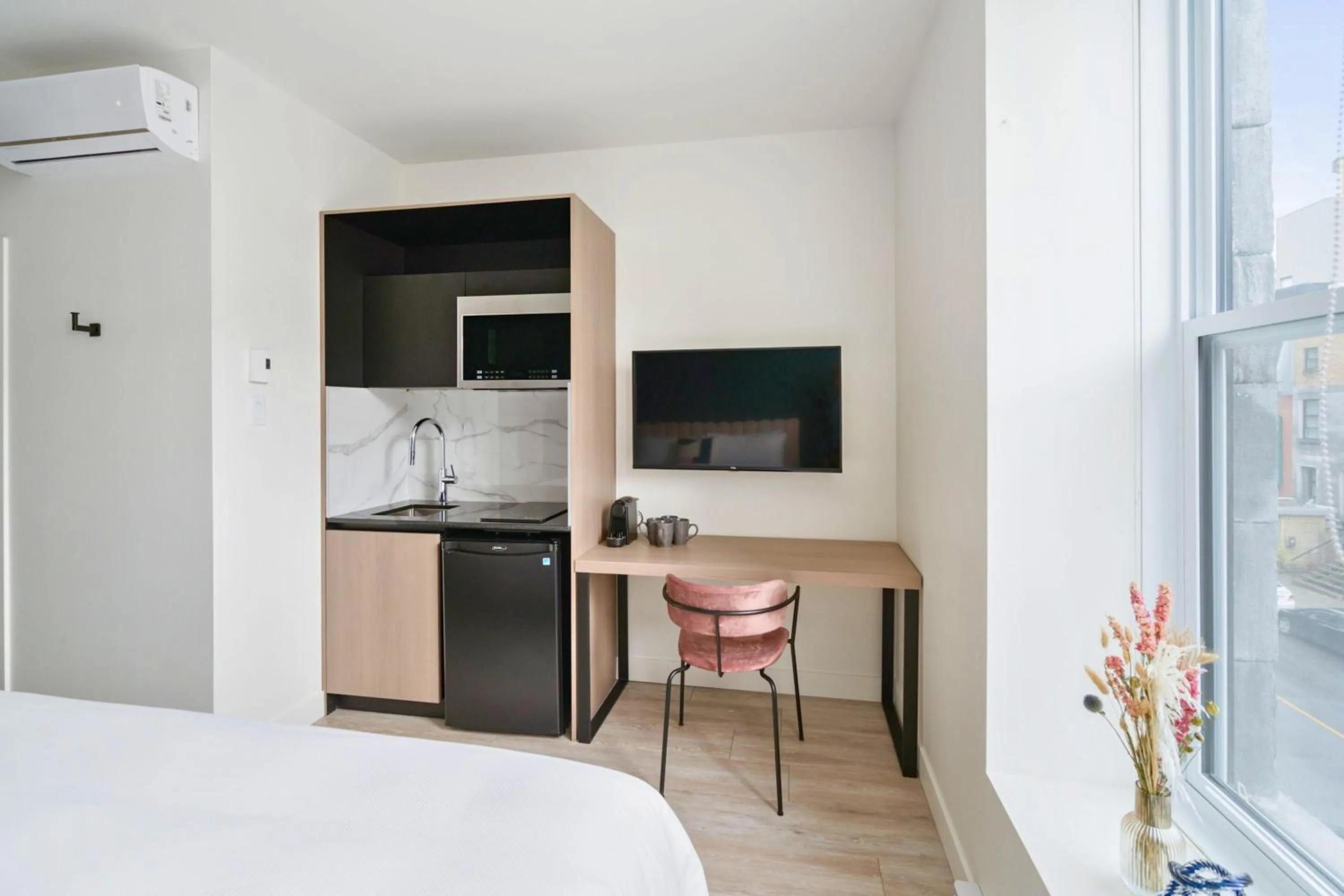 TV and multimedia, Bed in Clouds Lofts - Quartier Latin