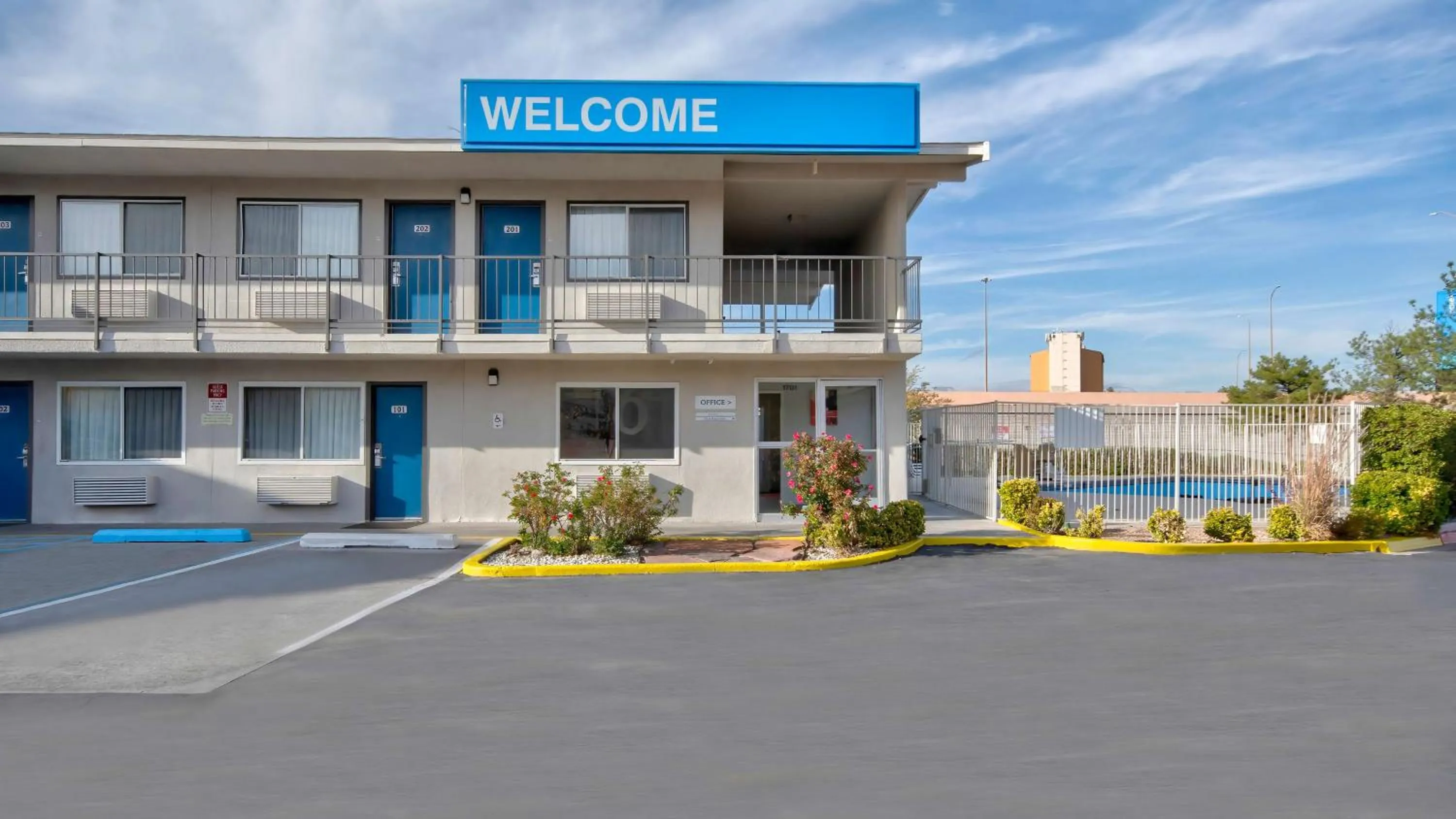 Property building in Studio 6 Albuquerque NM Midtown