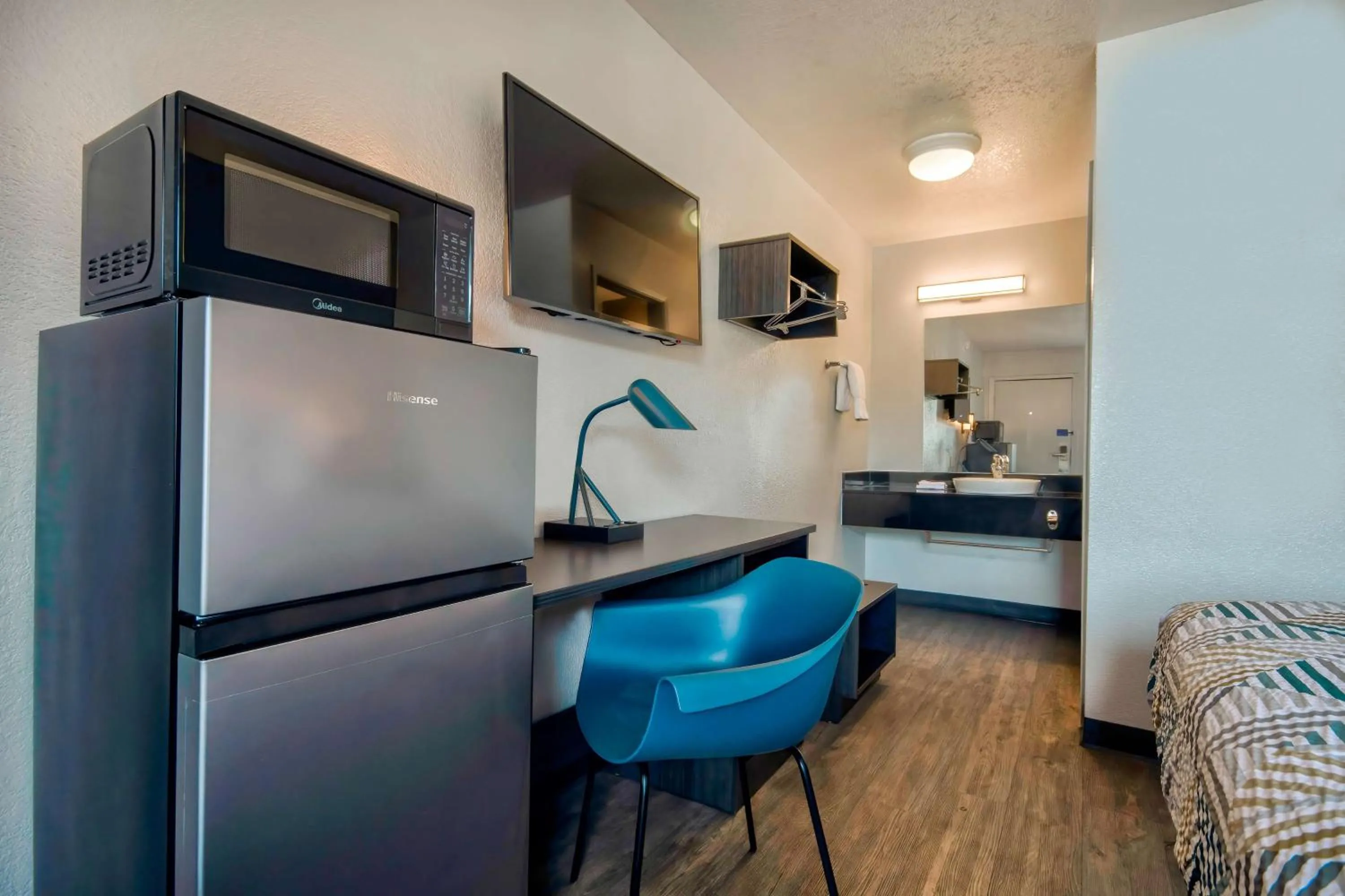 Photo of the whole room in Studio 6 Albuquerque NM Midtown