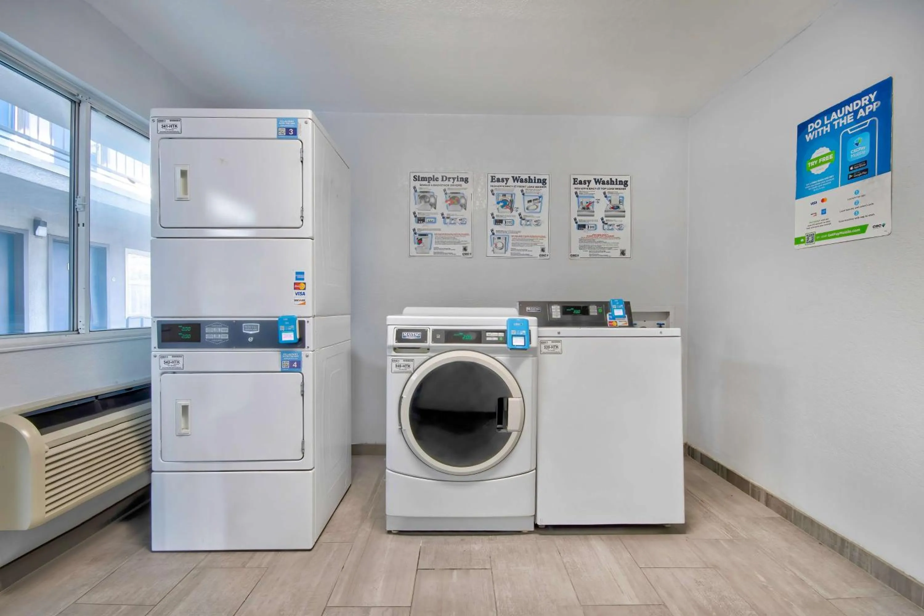 Photo of the whole room in Studio 6 Albuquerque NM Midtown