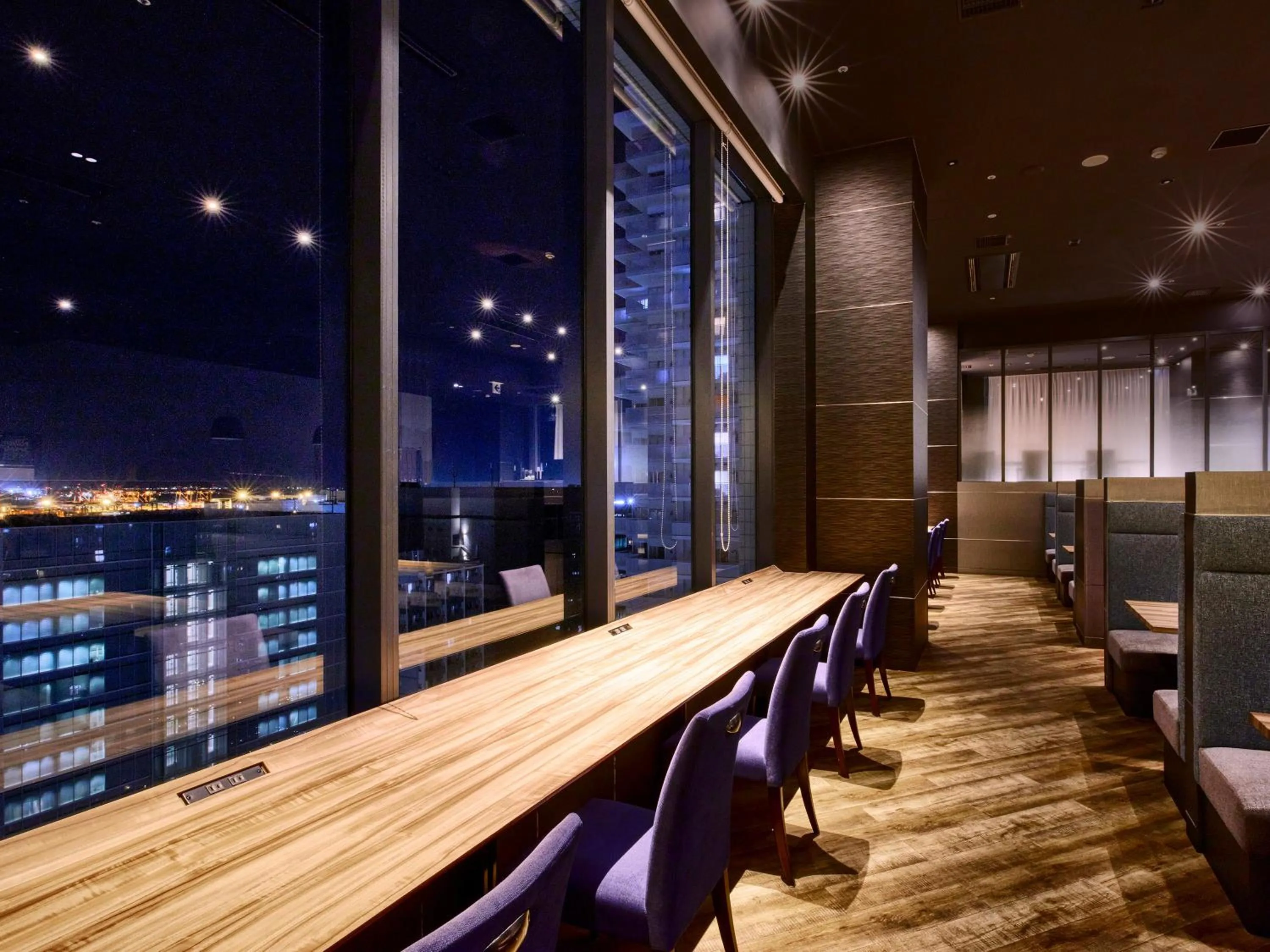 Lounge or bar in LOISIR HOTEL SHINAGAWA SEASIDE