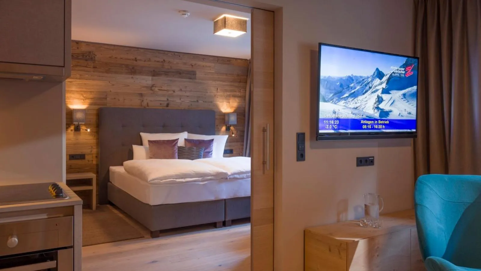 Photo of the whole room, Bed in Posthotel Mayrhofen