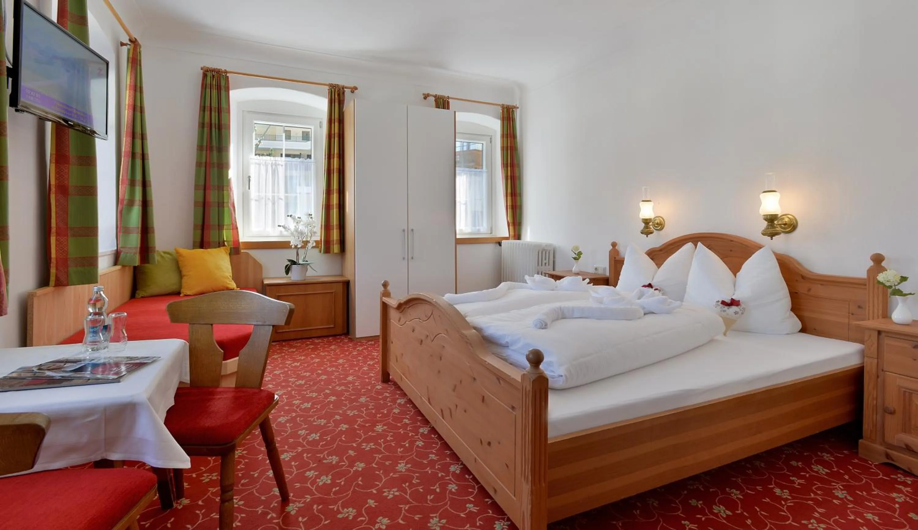 Staff, Bed in Posthotel Mayrhofen