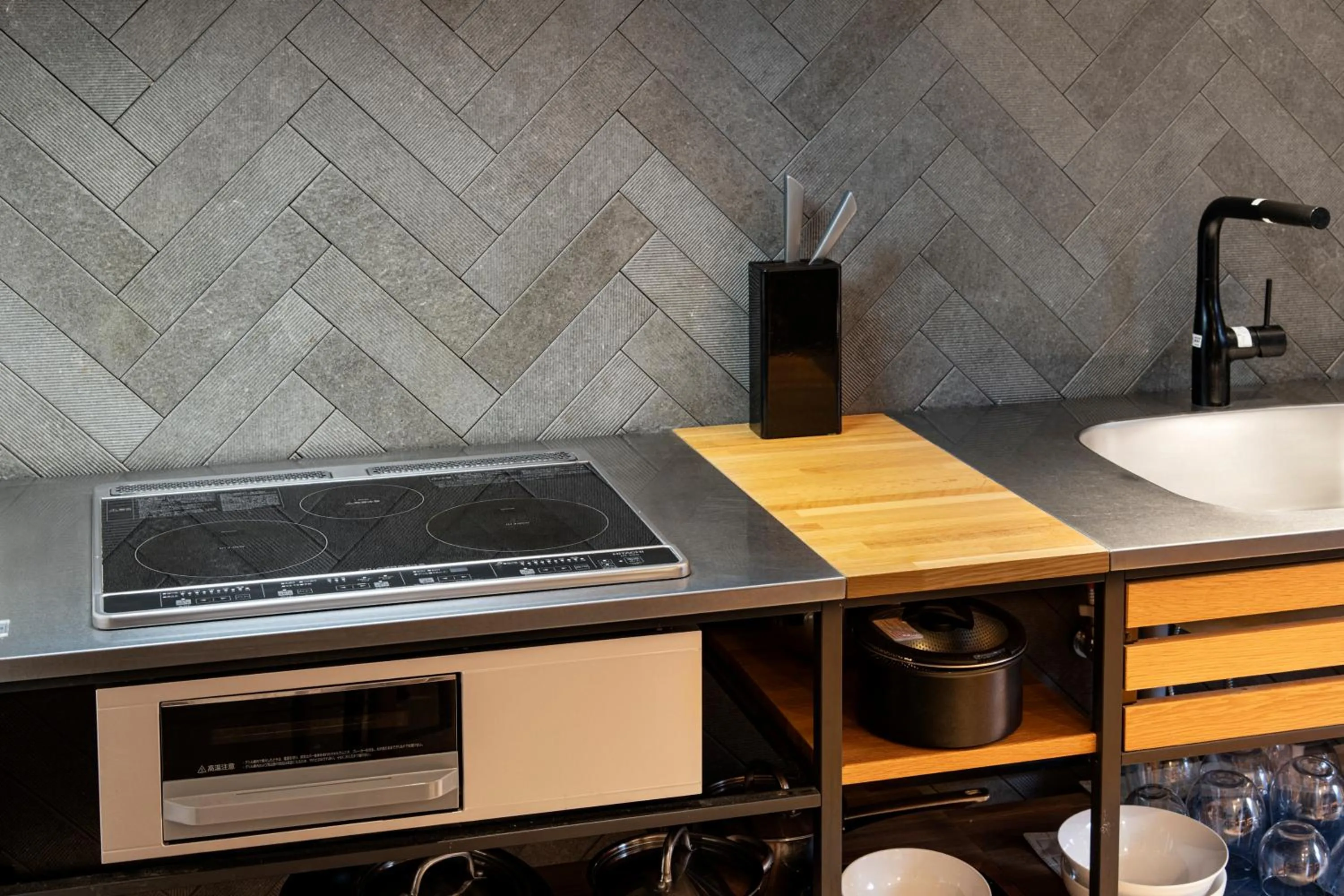 Communal kitchen in Hotel Asakusa KANNONURA