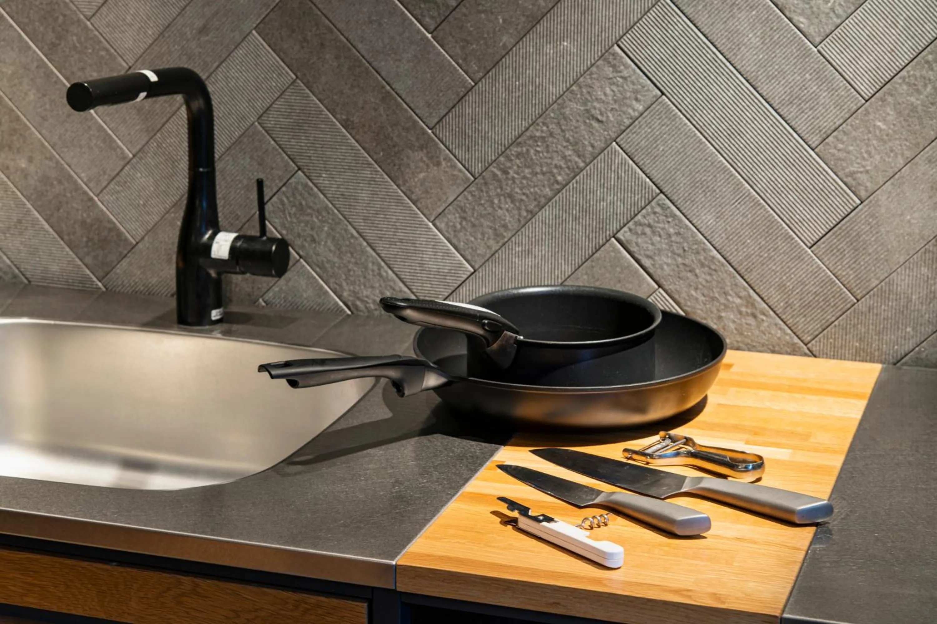 Communal kitchen in Hotel Asakusa KANNONURA