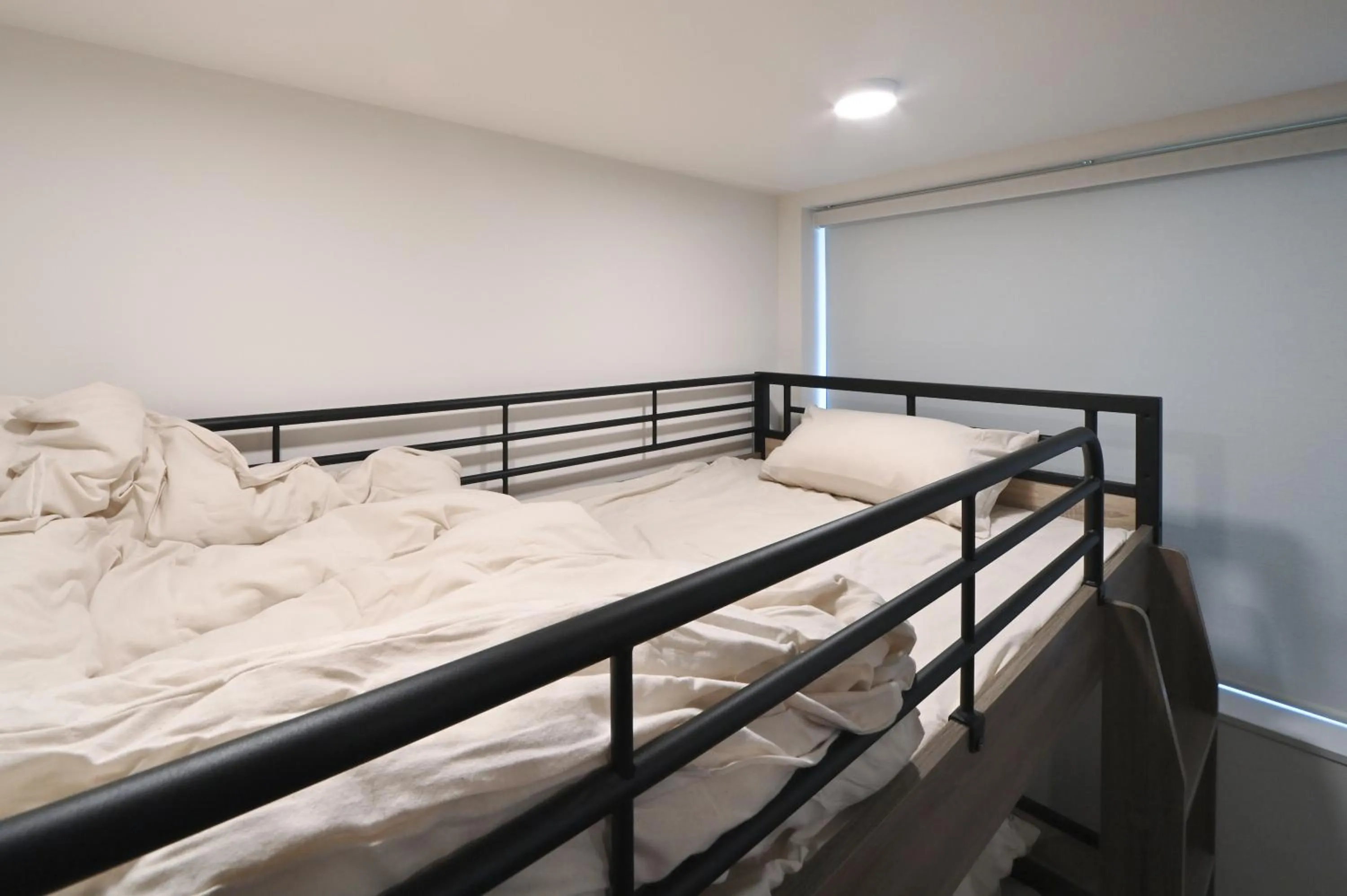 Bed in Stylewood Nishi-Shinjuku by Tranova