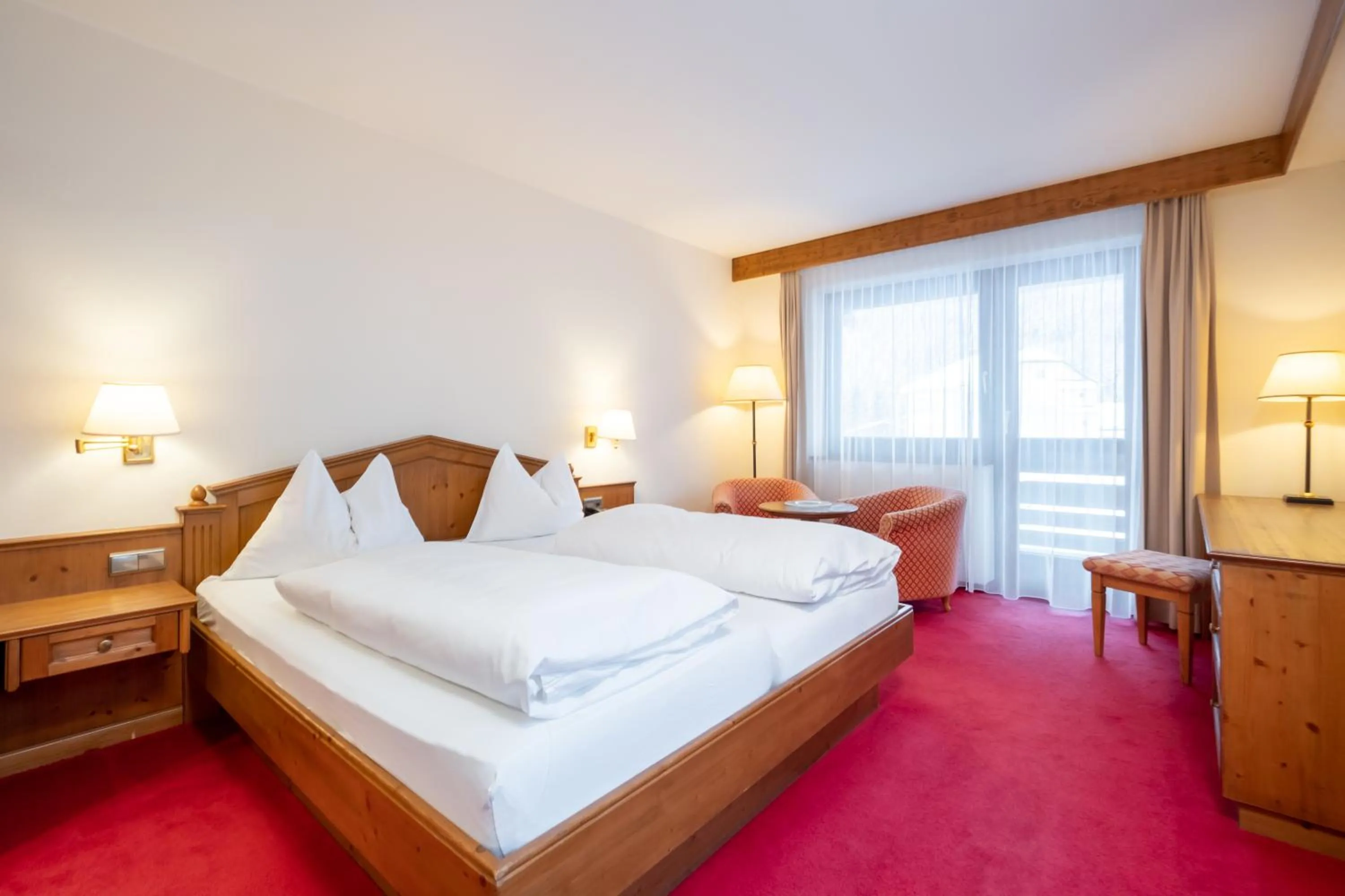 Balcony/Terrace, Bed in Hotel Dachstein