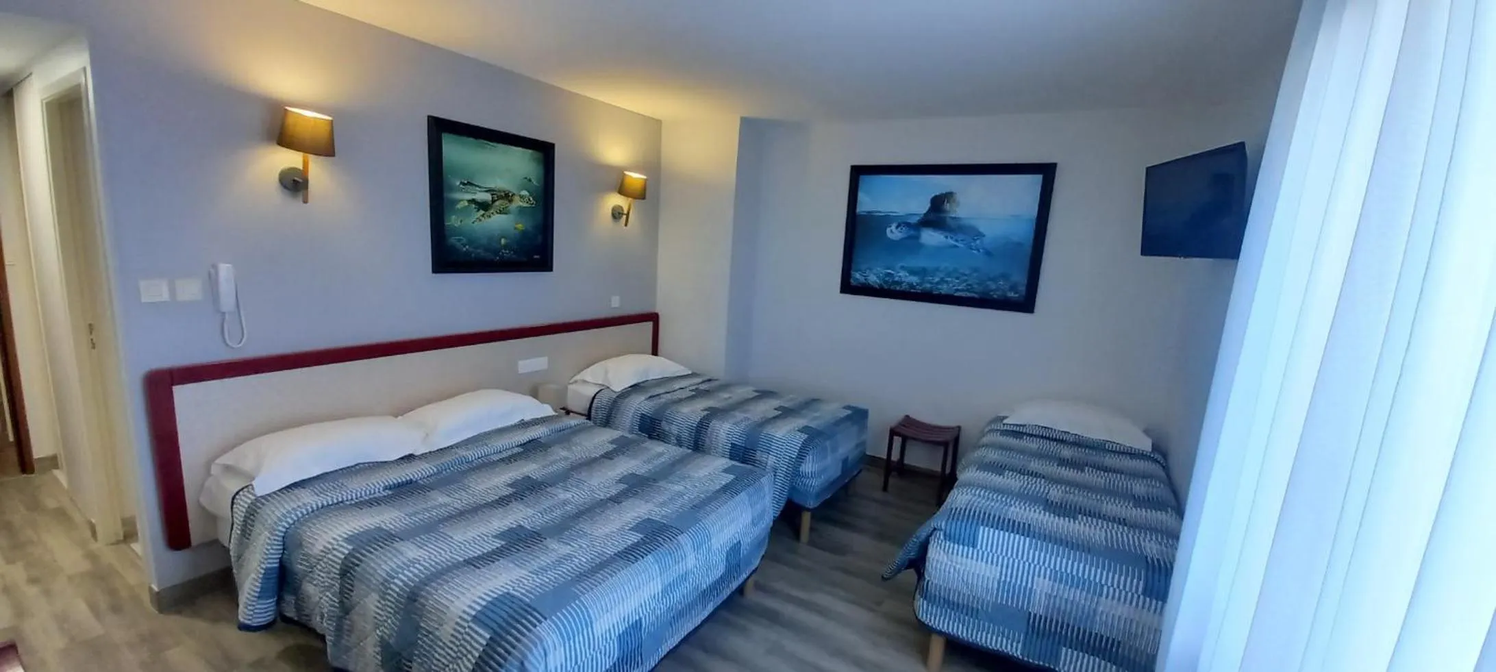 Bed in Hôtel SABLES D'O et son restaurant LE 16 BIS