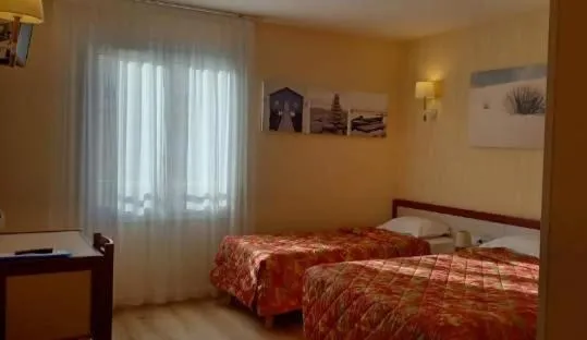 Bedroom, Bed in Hôtel SABLES D'O et son restaurant LE 16 BIS