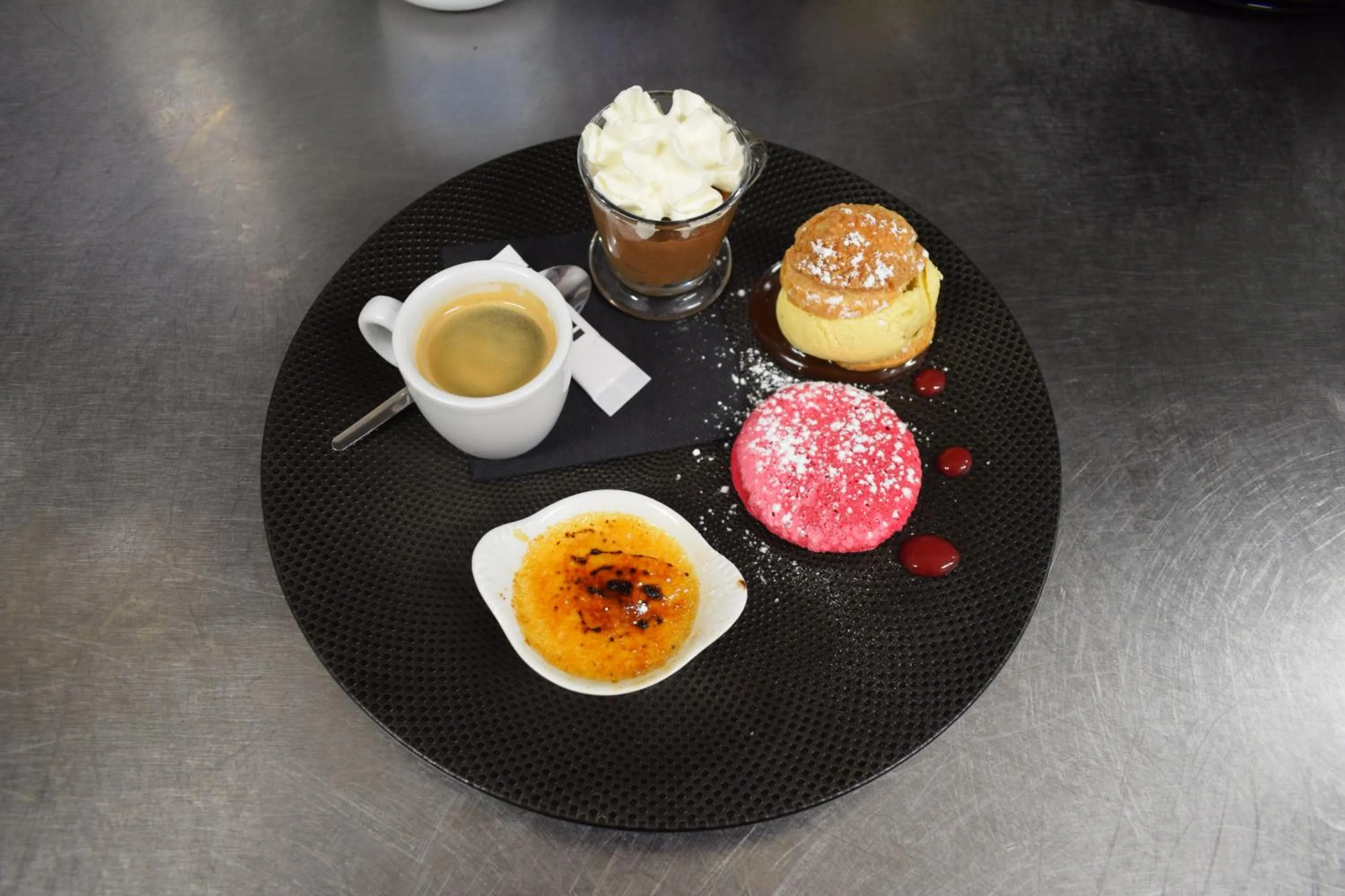 Restaurant/places to eat in Hôtel SABLES D'O et son restaurant LE 16 BIS