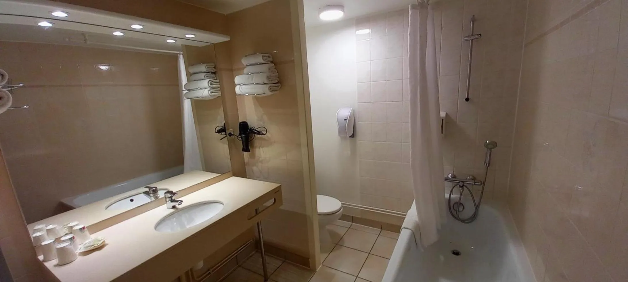 Hôtel SABLES D'O et son restaurant LE 16 BIS