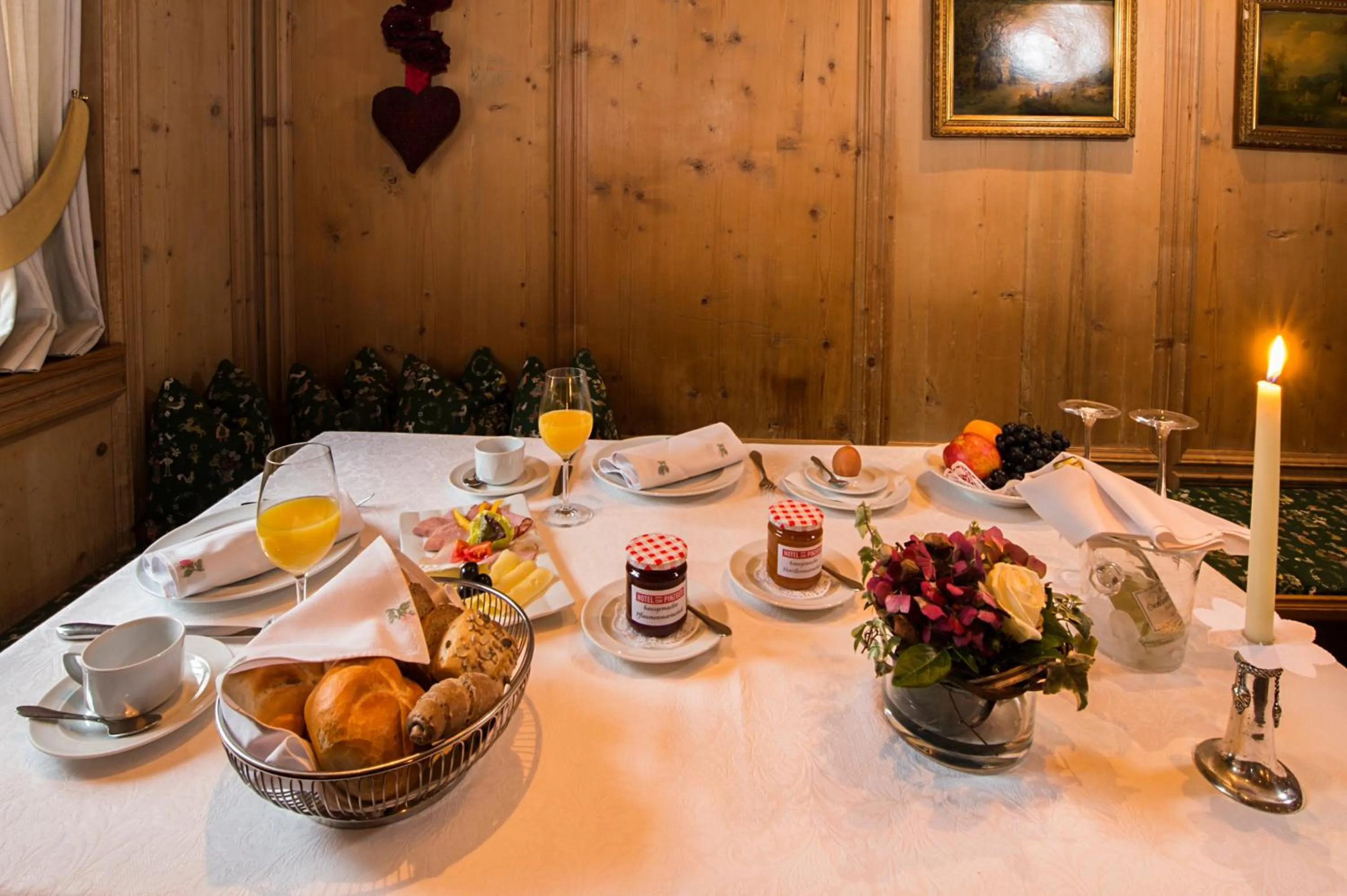 Buffet breakfast in der Pinzger