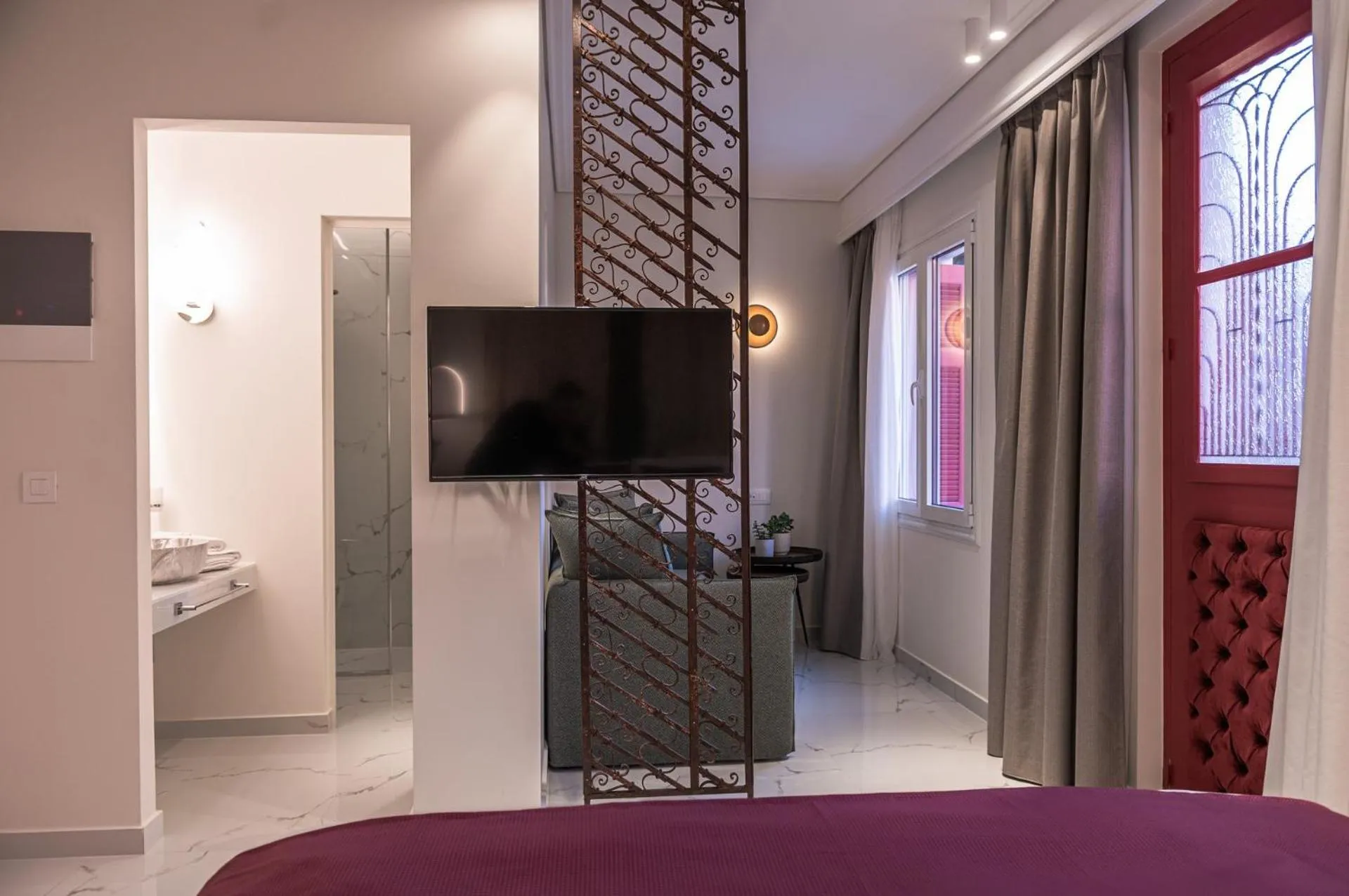 TV and multimedia, Bed in Silo Luxury Rooms
