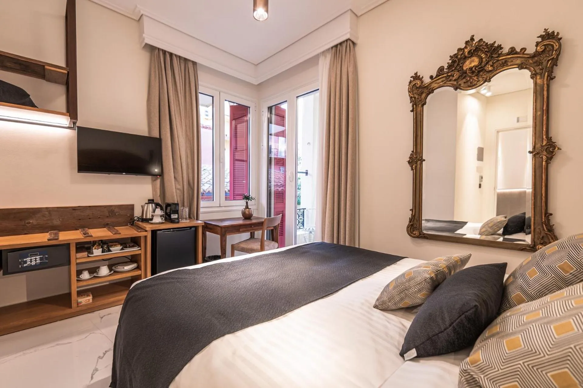 Coffee/tea facilities, Bed in Silo Luxury Rooms