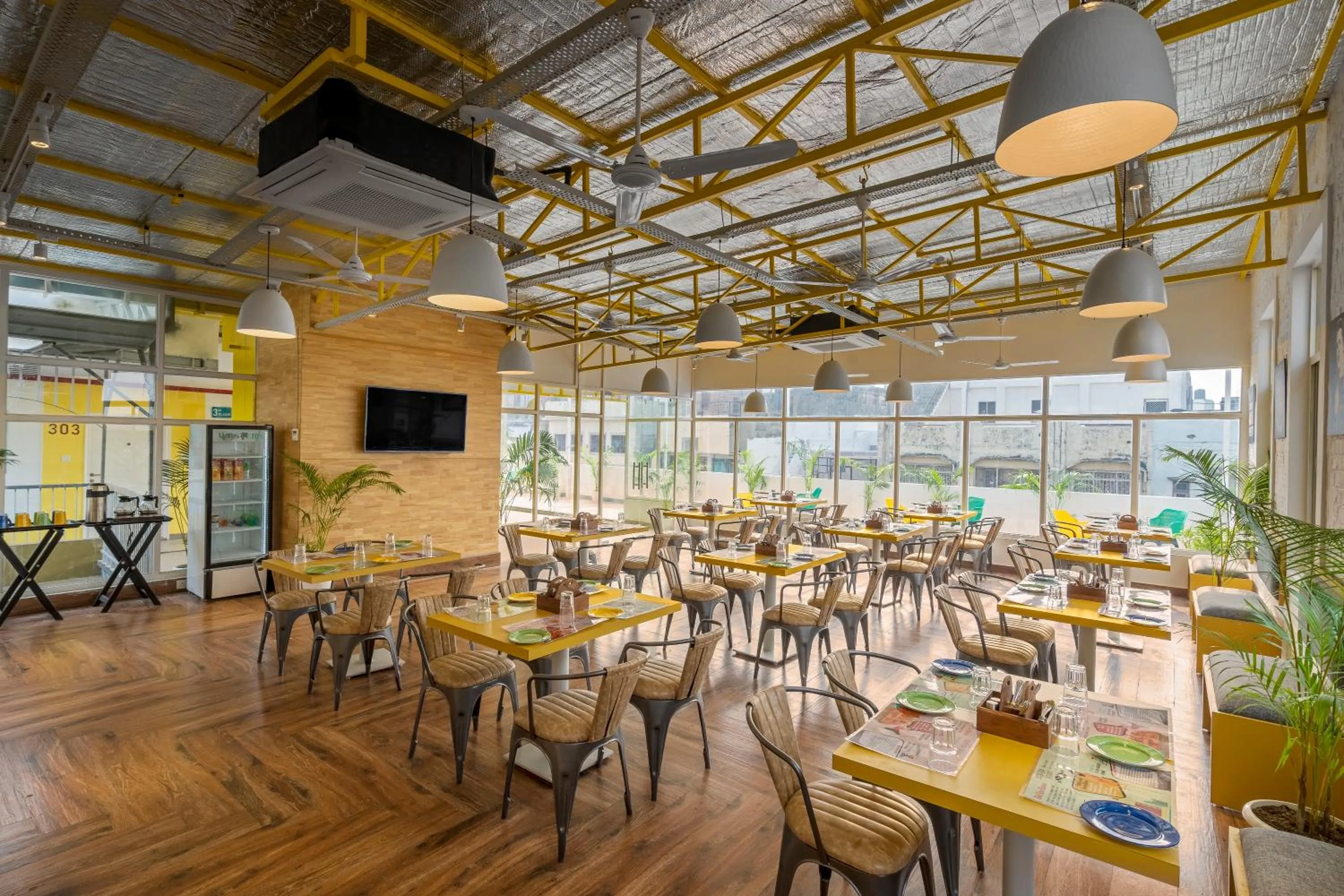 Restaurant/places to eat in Bedzzz Varanasi by Leisure Hotels, 1 Km from Dashwasamedh Ghat