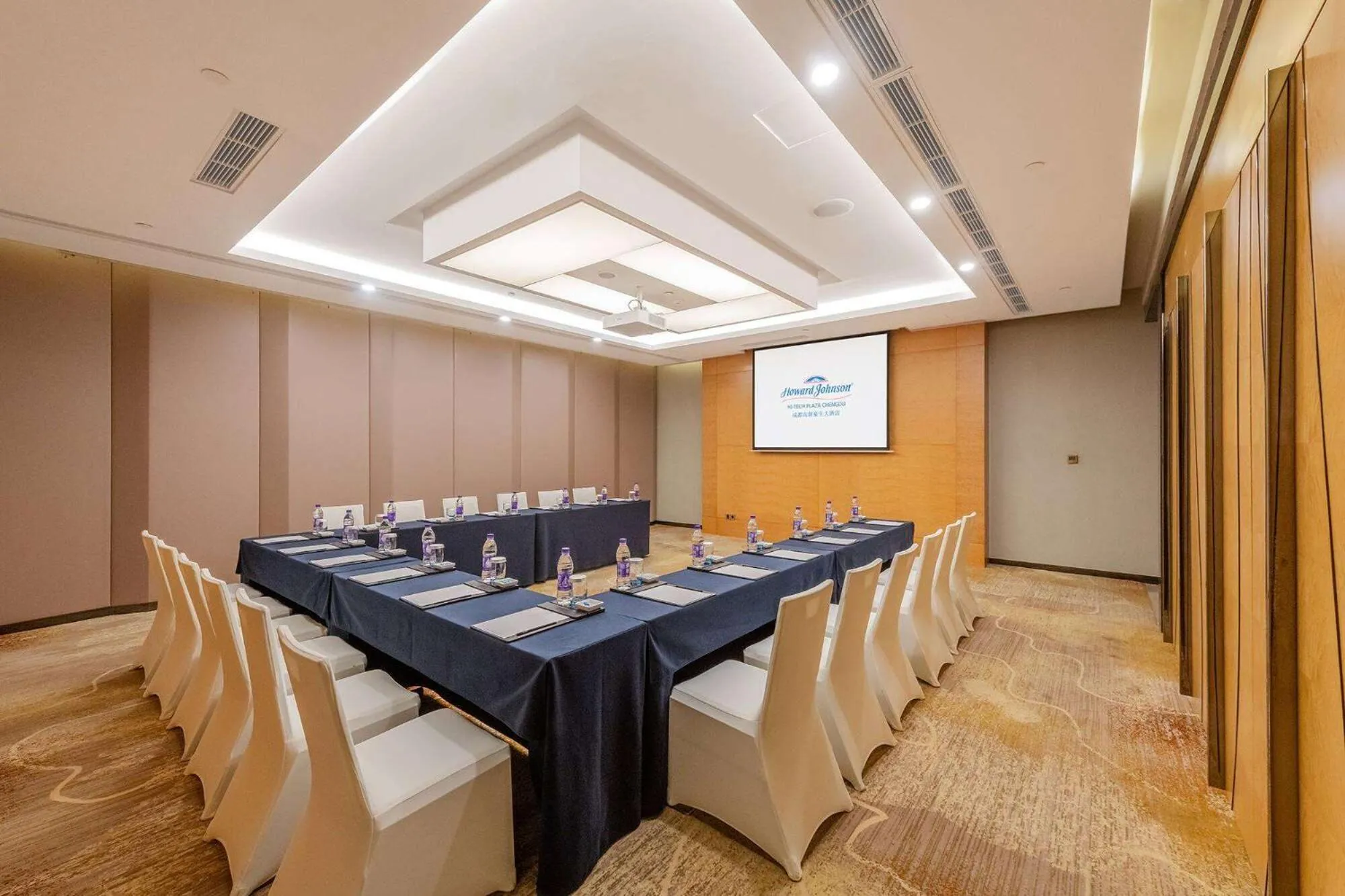 Meeting/conference room in Howard Johnson Hi - Tech Plaza Chengdu