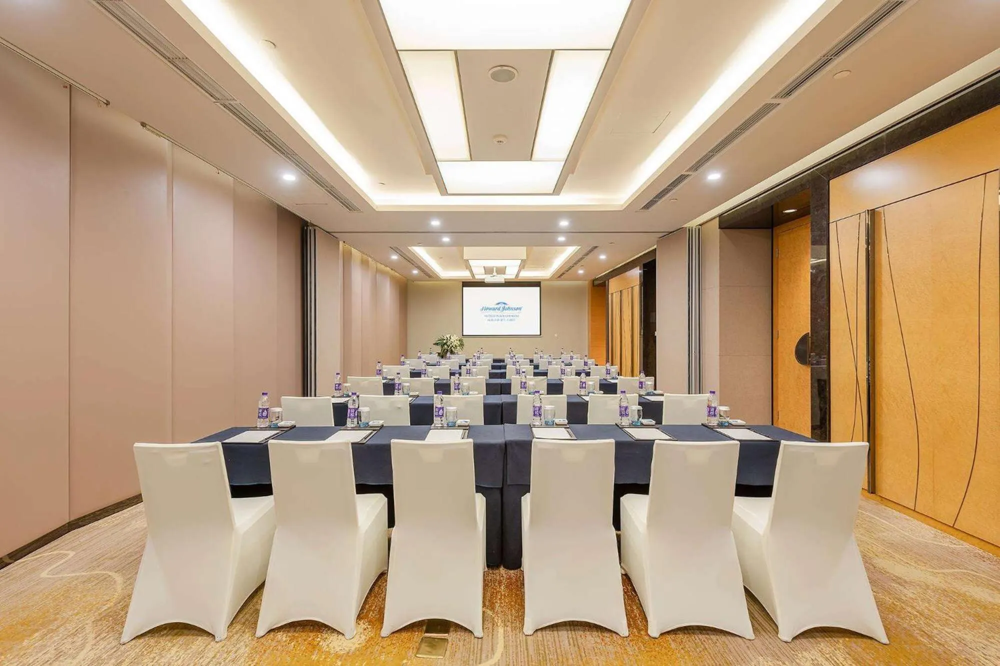 Meeting/conference room in Howard Johnson Hi - Tech Plaza Chengdu