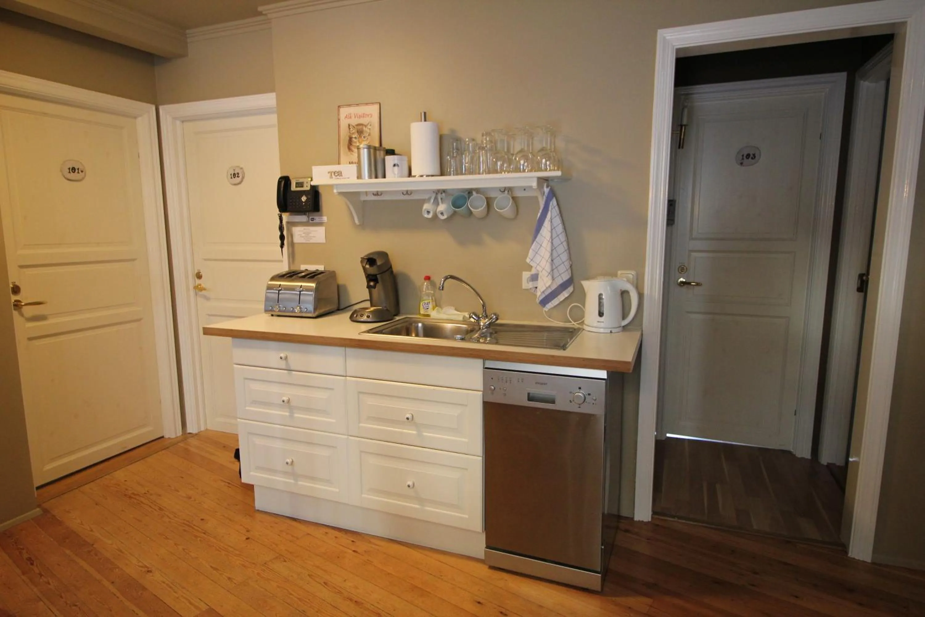 Coffee/tea facilities in Grettir Guesthouse Downtown Charm