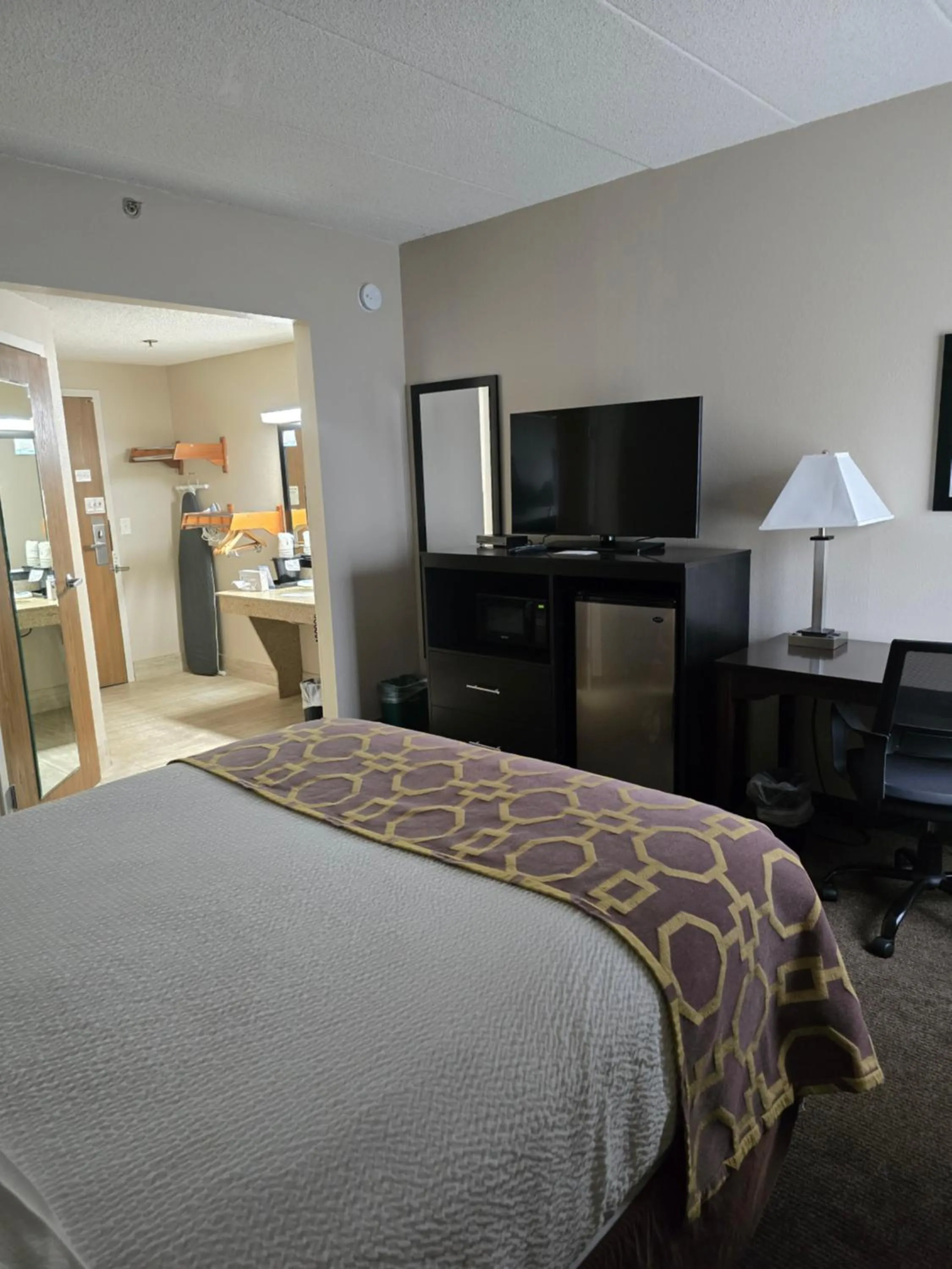 Bedroom, Bed in Baymont by Wyndham Janesville