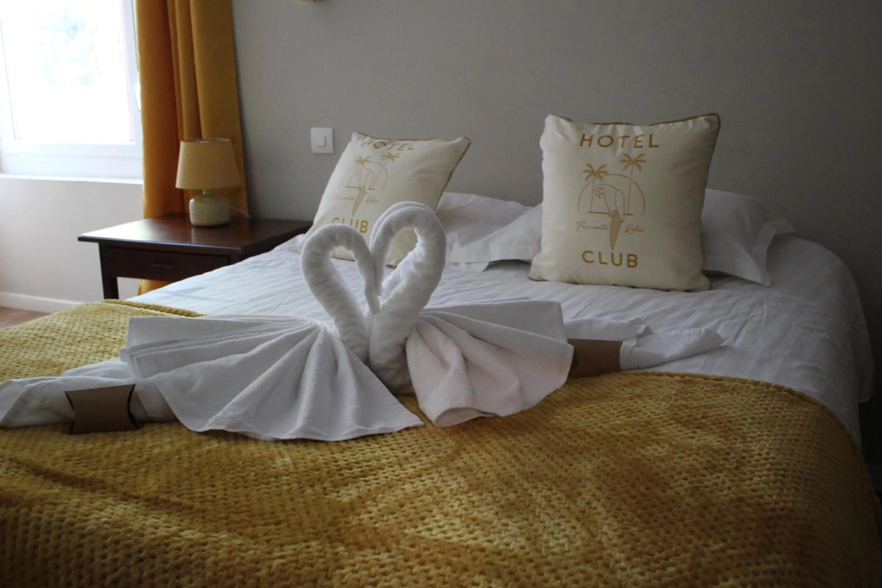 Bed in Hôtel de La Beauronne