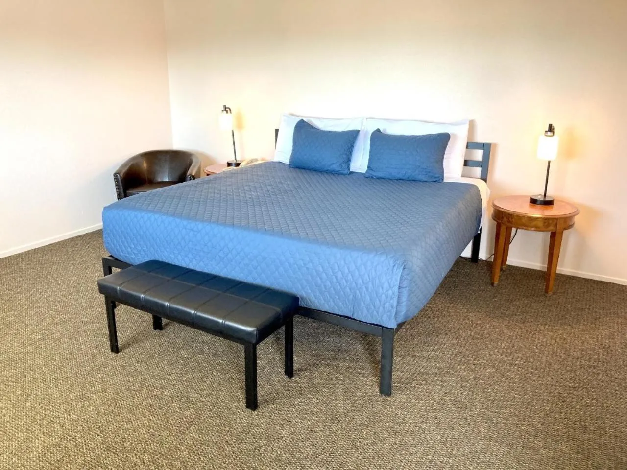 Bed in Coast Riders Inn