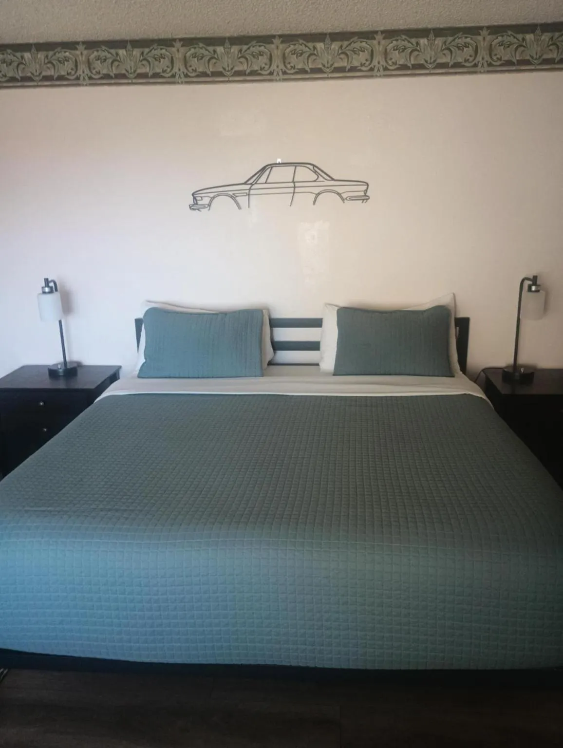 Photo of the whole room, Bed in Coast Riders Inn