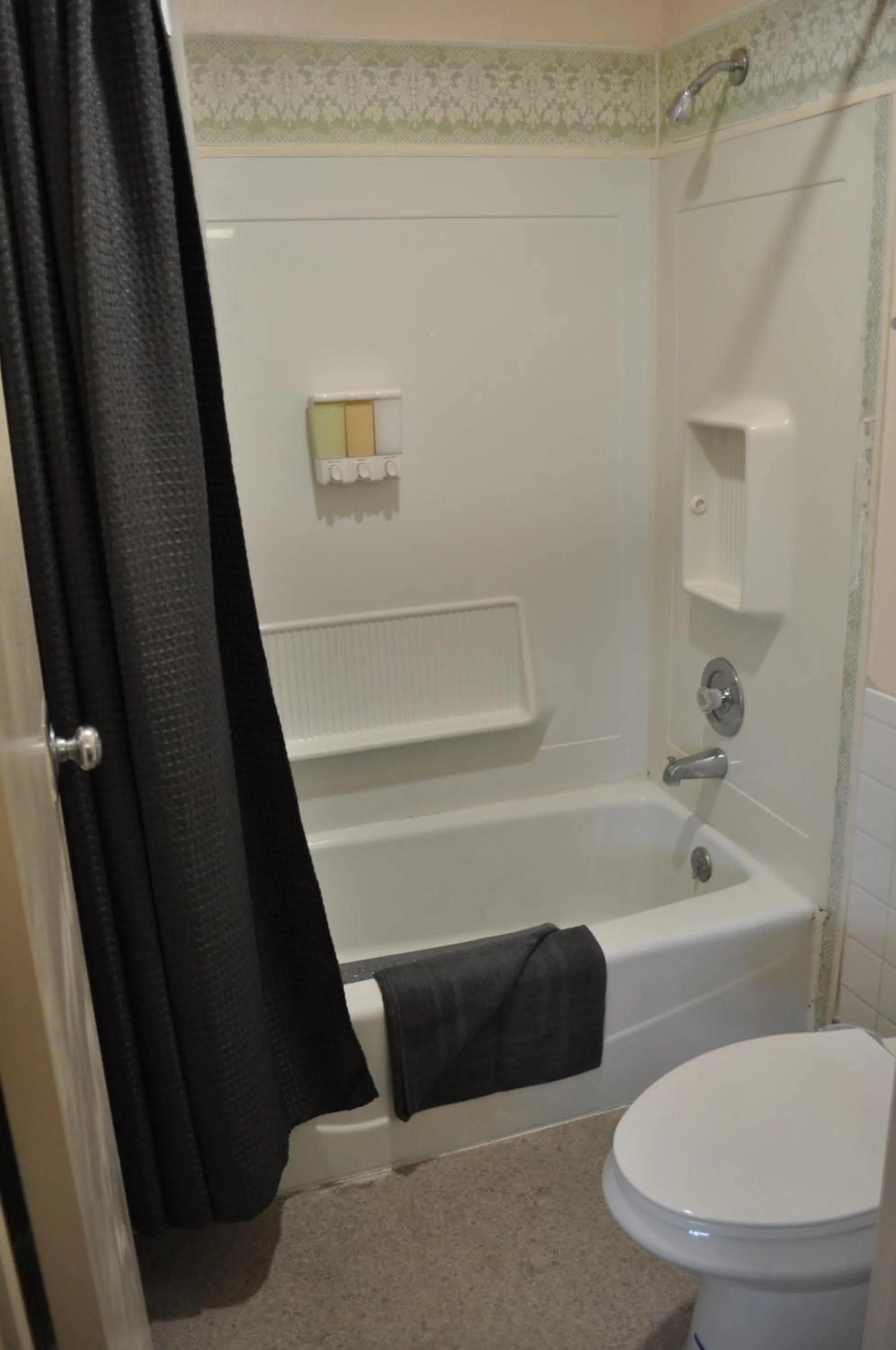 Toilet in Coast Riders Inn