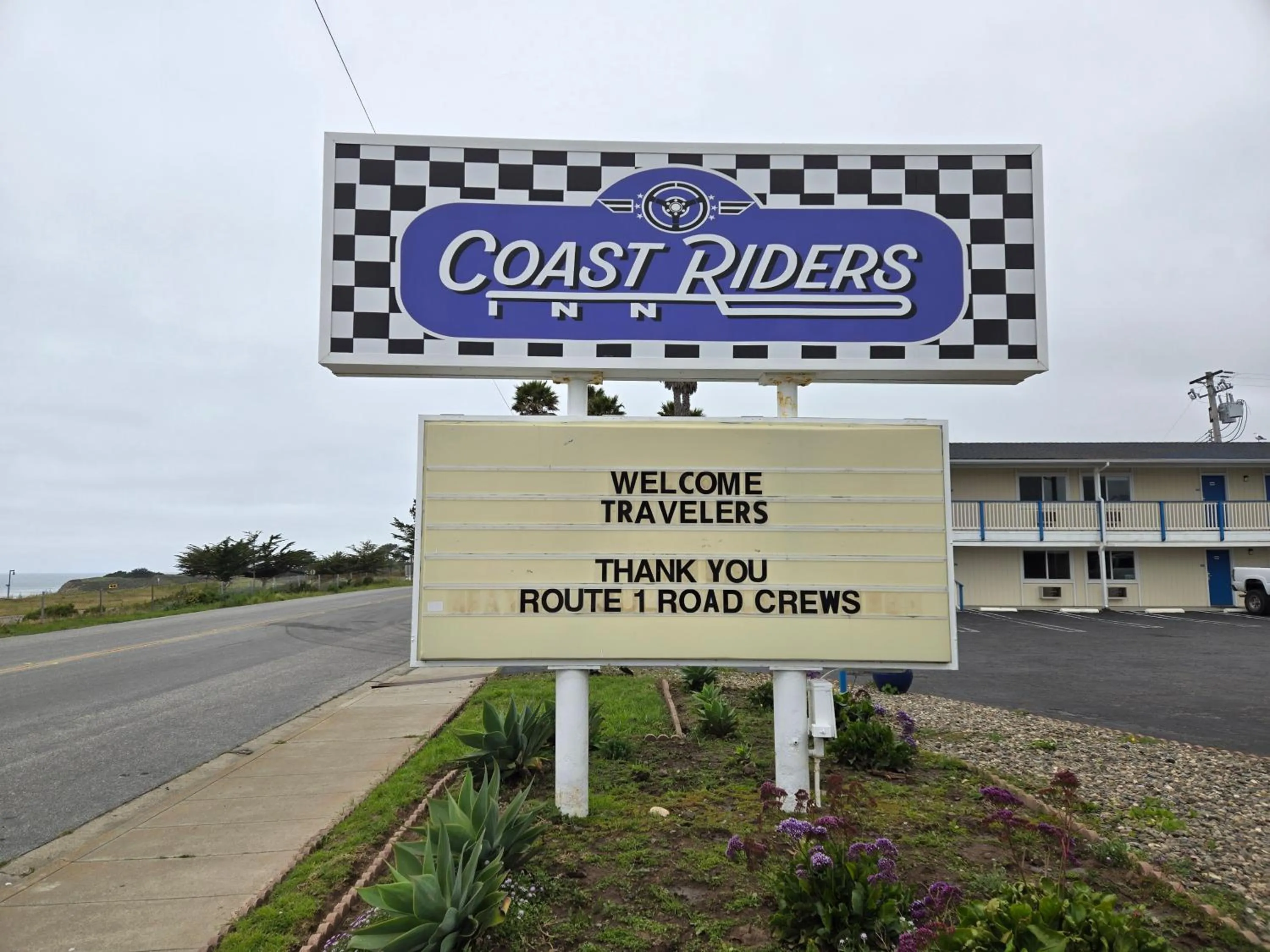 Logo/Certificate/Sign in Coast Riders Inn